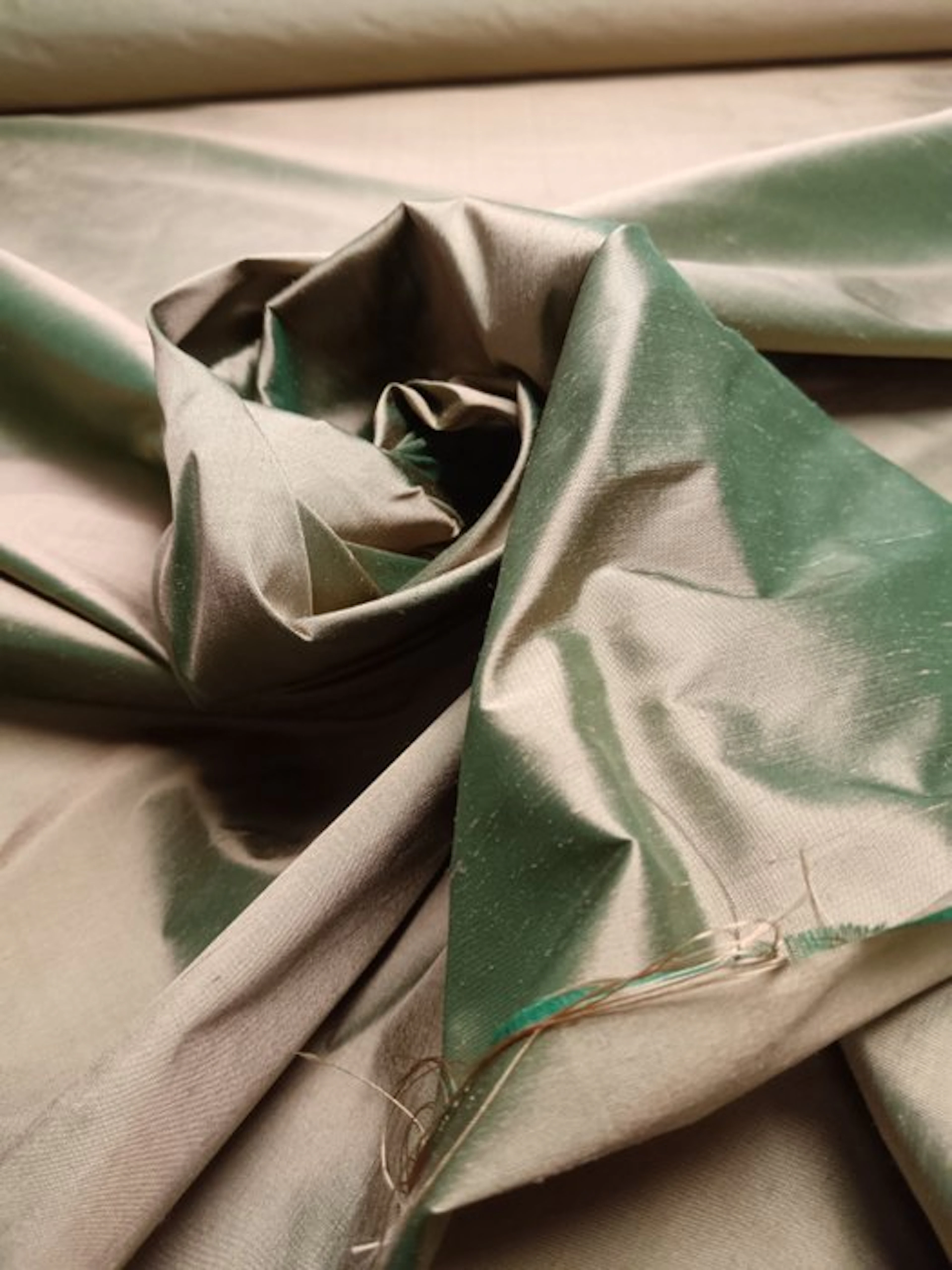 Silk shantung E 71.0 Size 130 x 5.90 m - Textile - 590 m - 130 m -