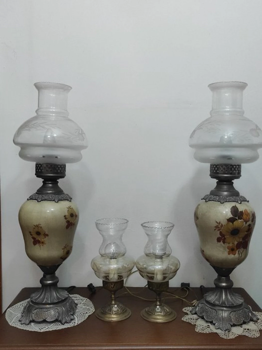 Table lamp (4) - Opaline glass, Gilt brass - 4 table lamps
