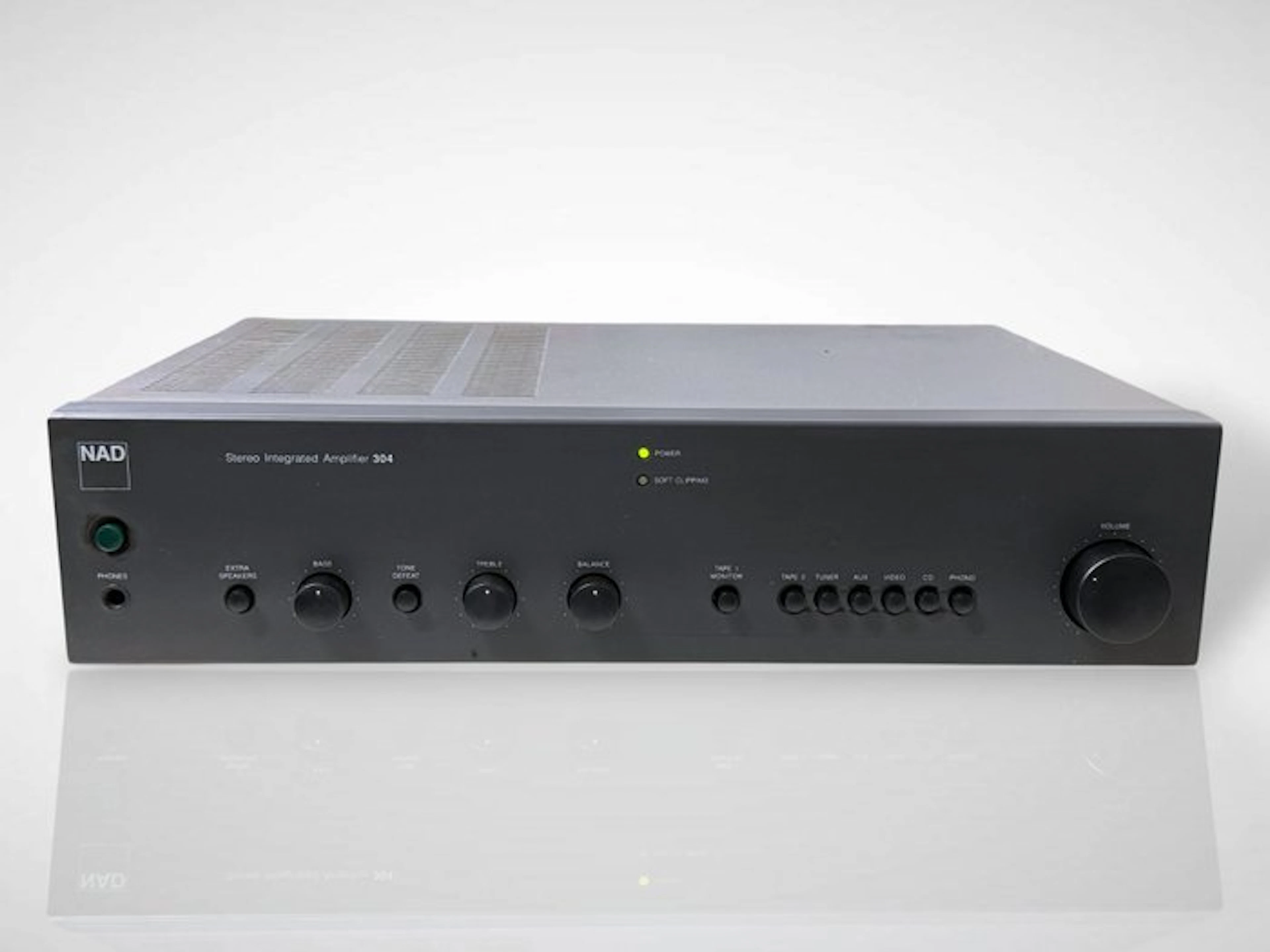 NAD - 304 Solid state integrated amplifier