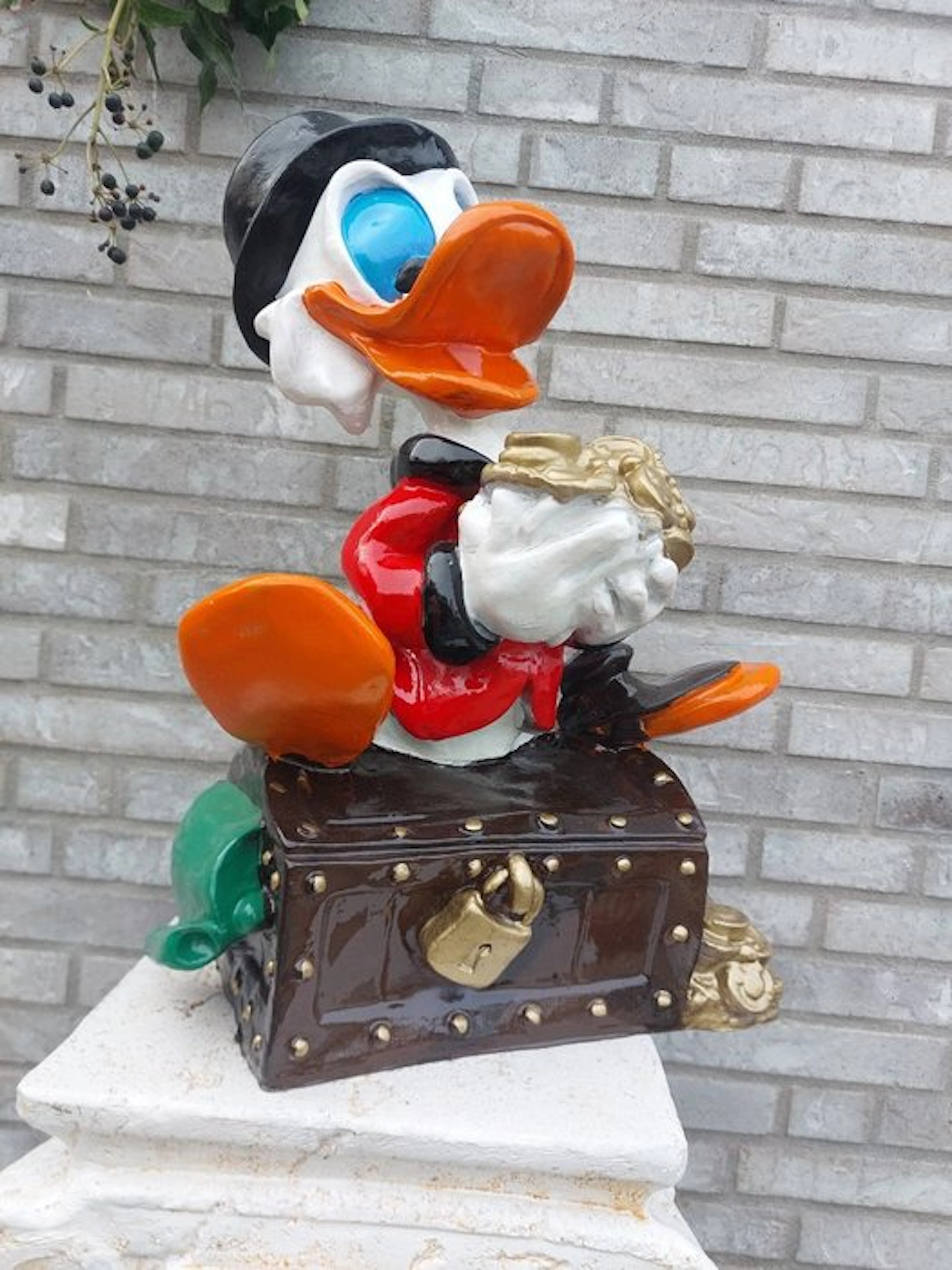 Statue, Donald Duck met koffer - 47 cm - polyresin