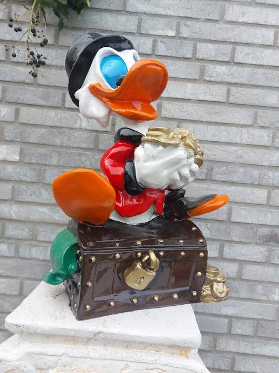 Statue, Donald Duck met koffer - 47 cm - polyresin