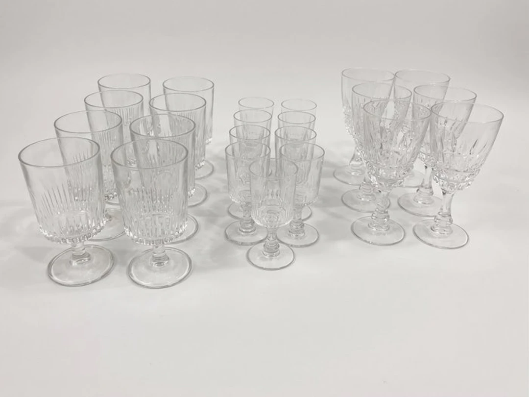 Wine glass (23) - Glass - Chiseled