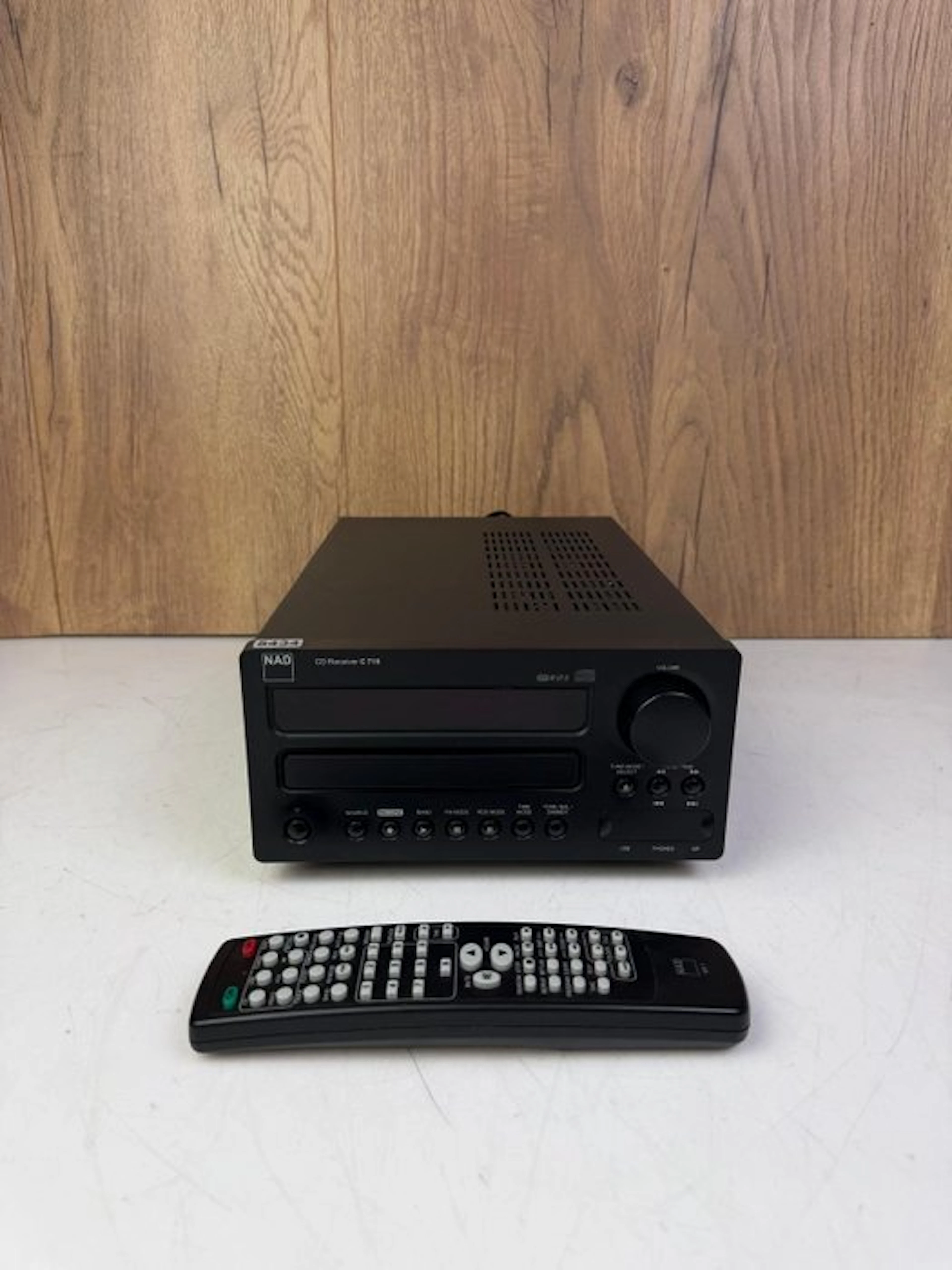 NAD - C-715 - CD Player Solid state stereo receiver