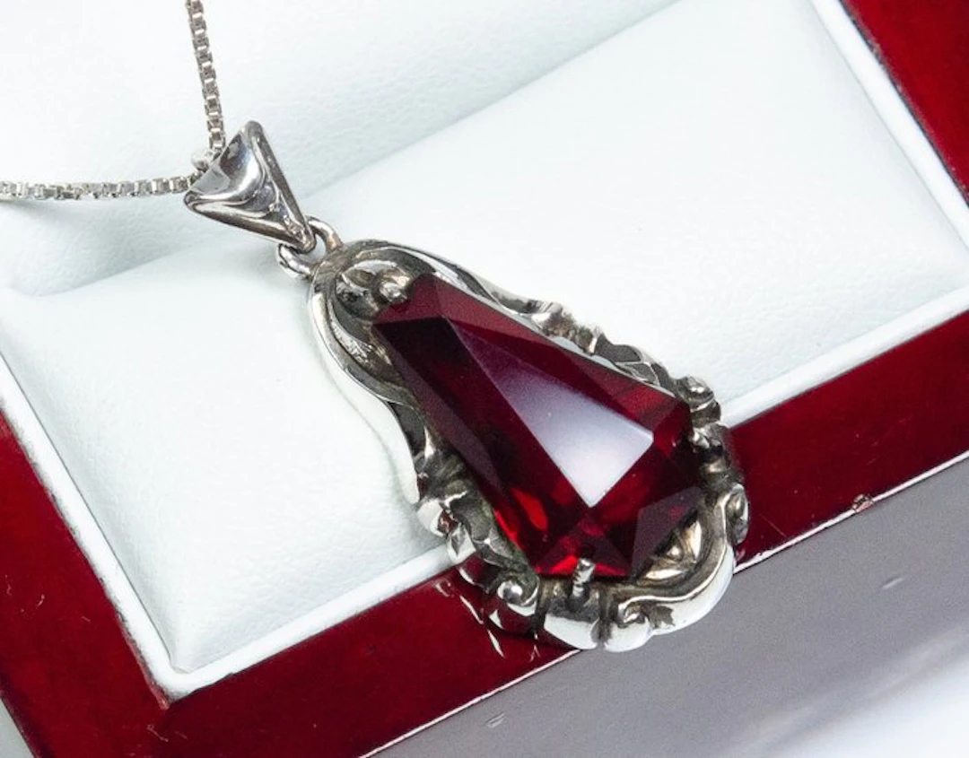 - 835 Silver - Ruby glass - Necklace with pendant