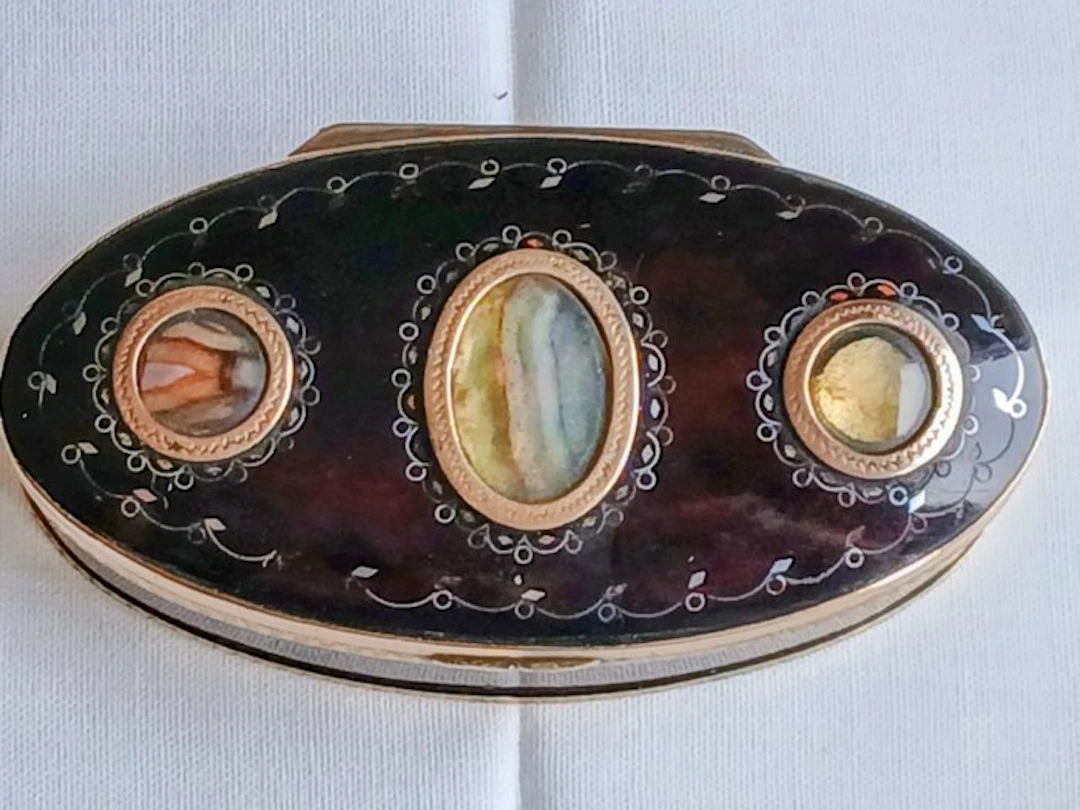 Snuff box - Papier-mâché