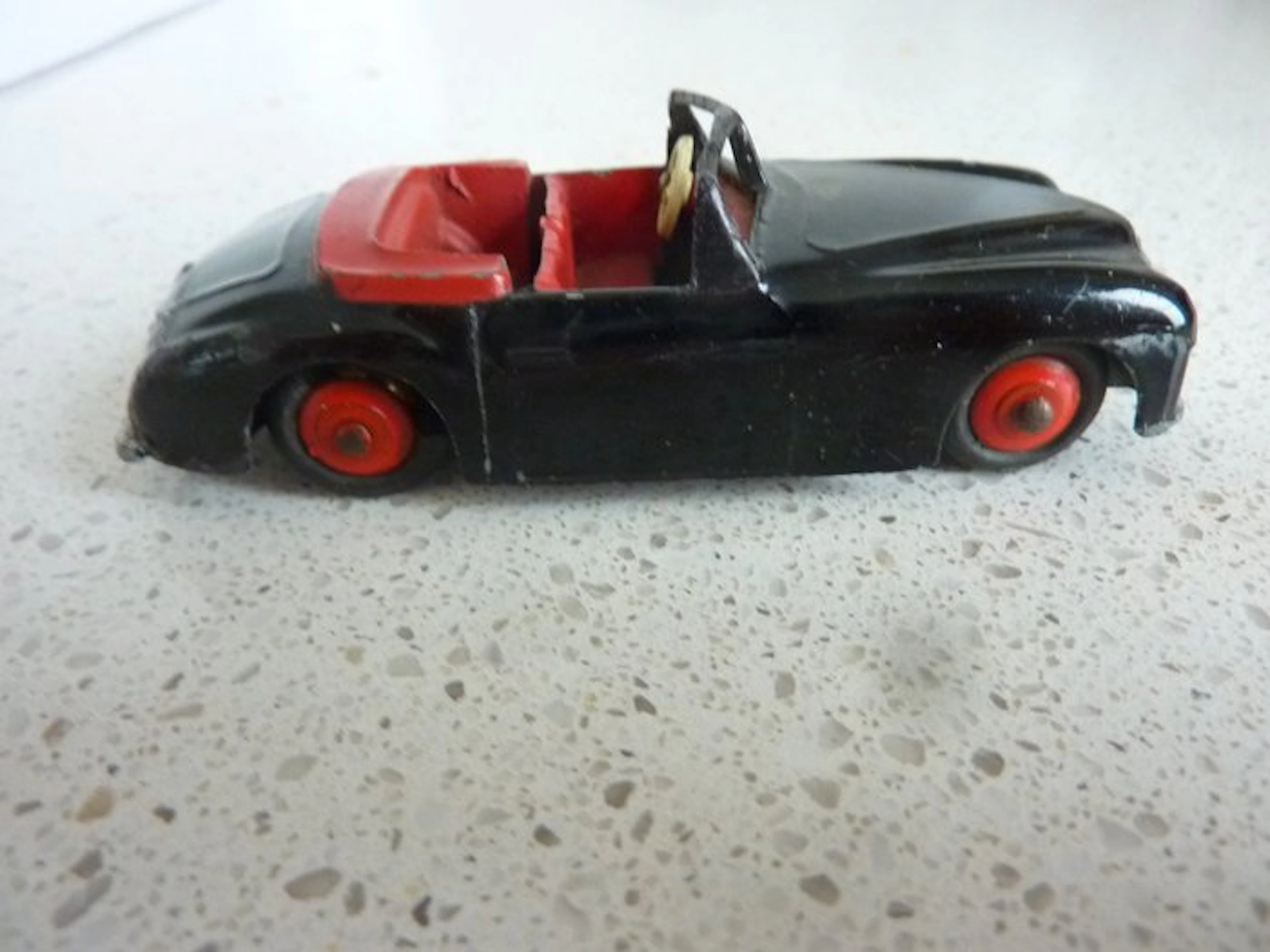 Dinky Toys 1:43 - Model car - Simca 8 Sport - Black Simca...