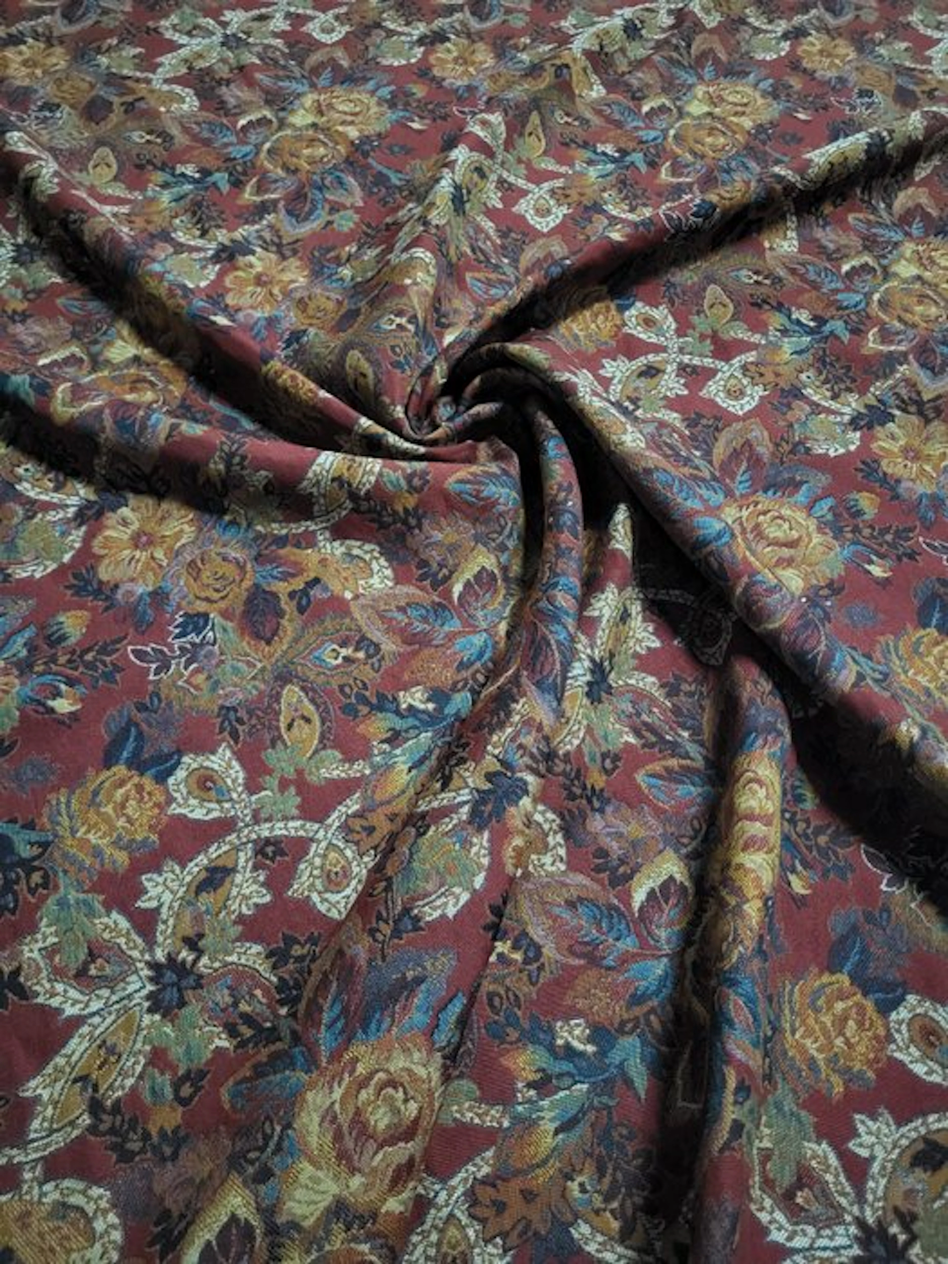 Fine cotton damask floral fabric. - Textile - 600 cm - 145 cm