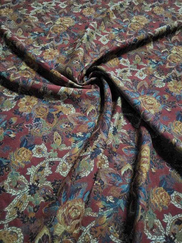 Fine cotton damask floral fabric. - Textile - 600 cm - 145 cm