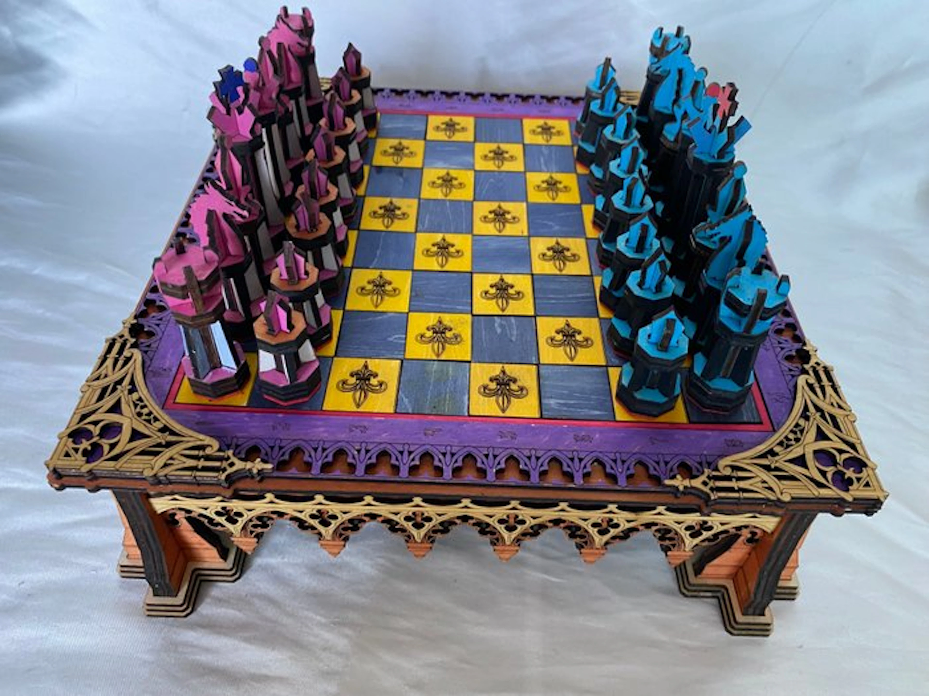 Chess set - Vintage chess and handcrafted wooden pieces.