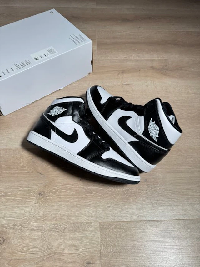 Air Jordan - Air Jordan 1 Mid - Sneakers - Size: EU 43 - New with tags