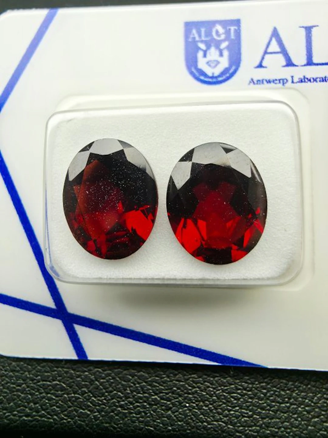 No reserve price - 2 pcs Red Garnet - 7.37 ct - Antwerp...