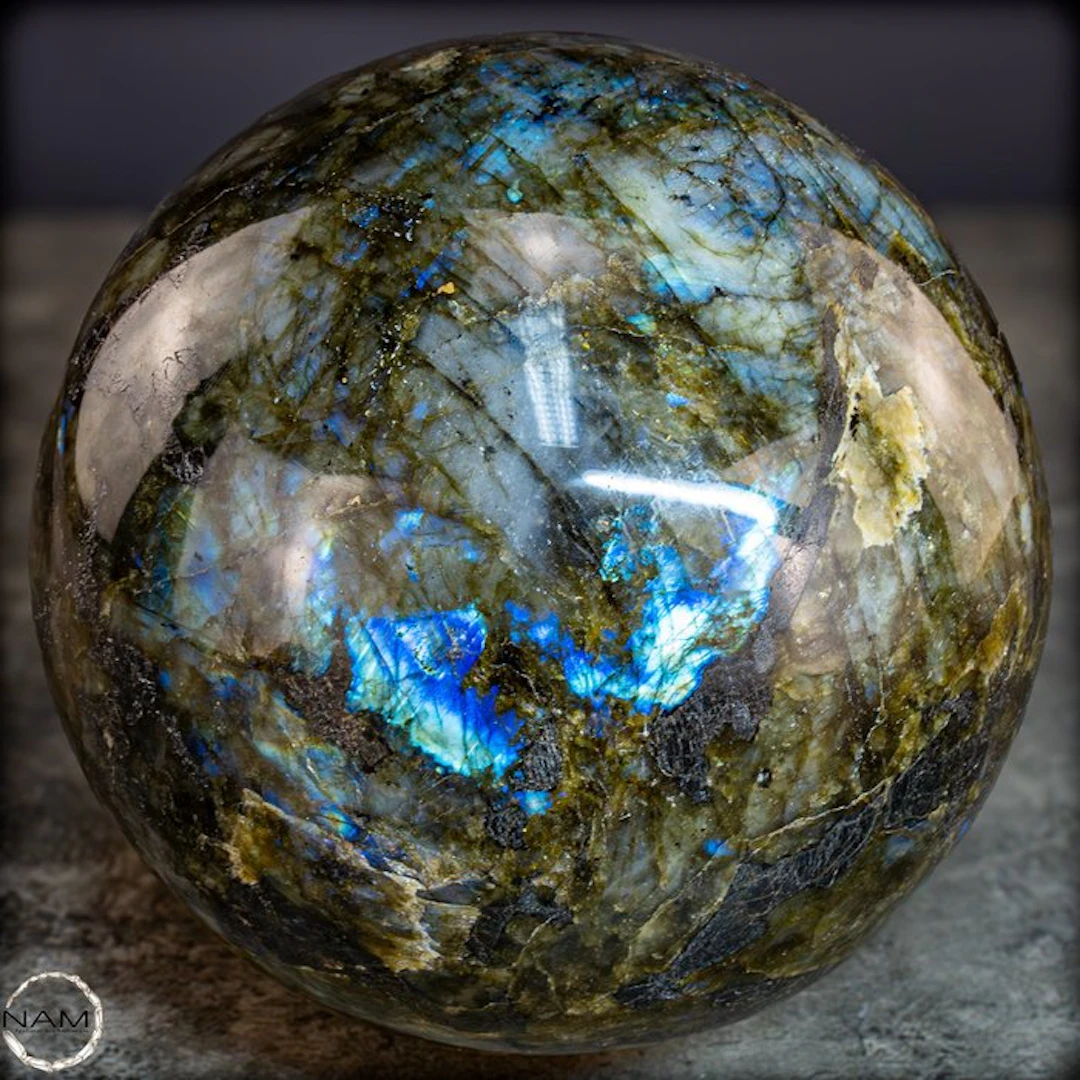 Natural Labradorite sphere – rare collectible with an...