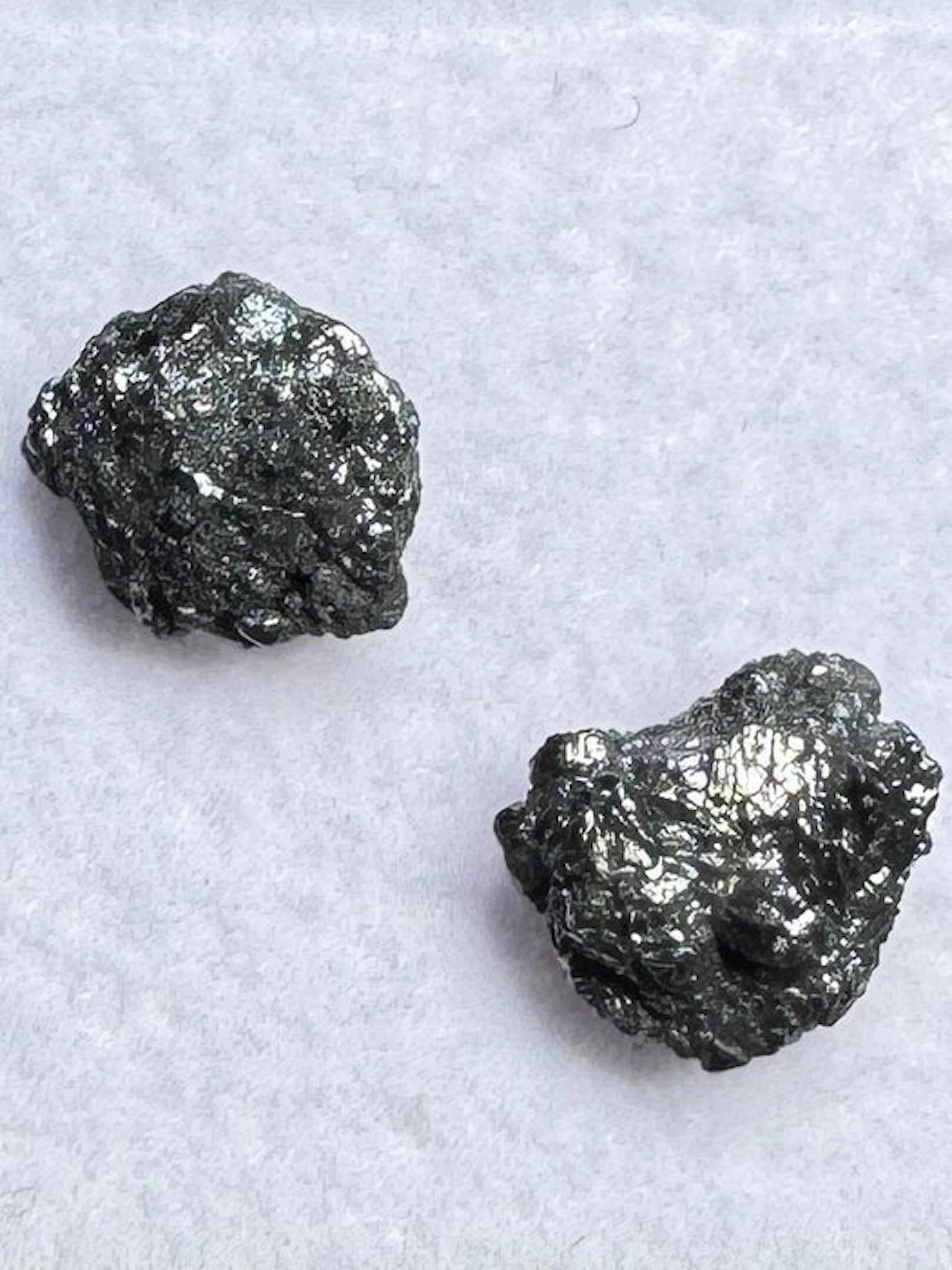 Lot of 2 natural rough black diamonds - 2.81 carats - No...