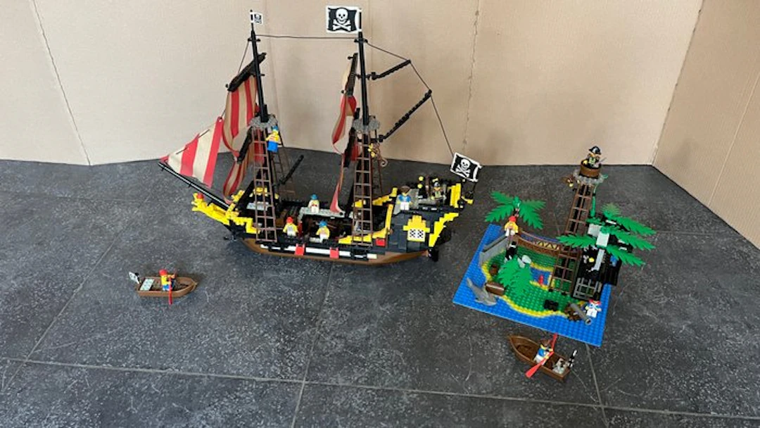 LEGO Set - Pirates - BLACK SEAS BARRACUDA + FORBIDDEN ISLAND