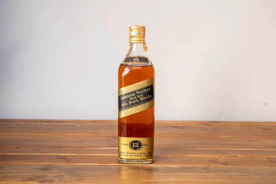 Johnnie Walker 12 years old Black Label - b. 1960s, 1970s - 75cl