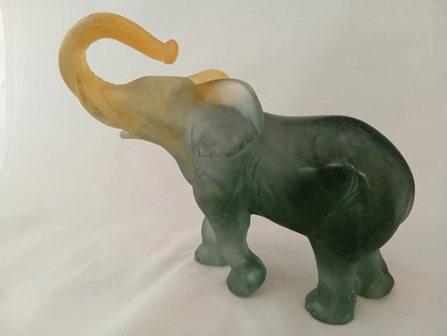 Daum - Statuette, Éléphant - 30 cm - glass paste