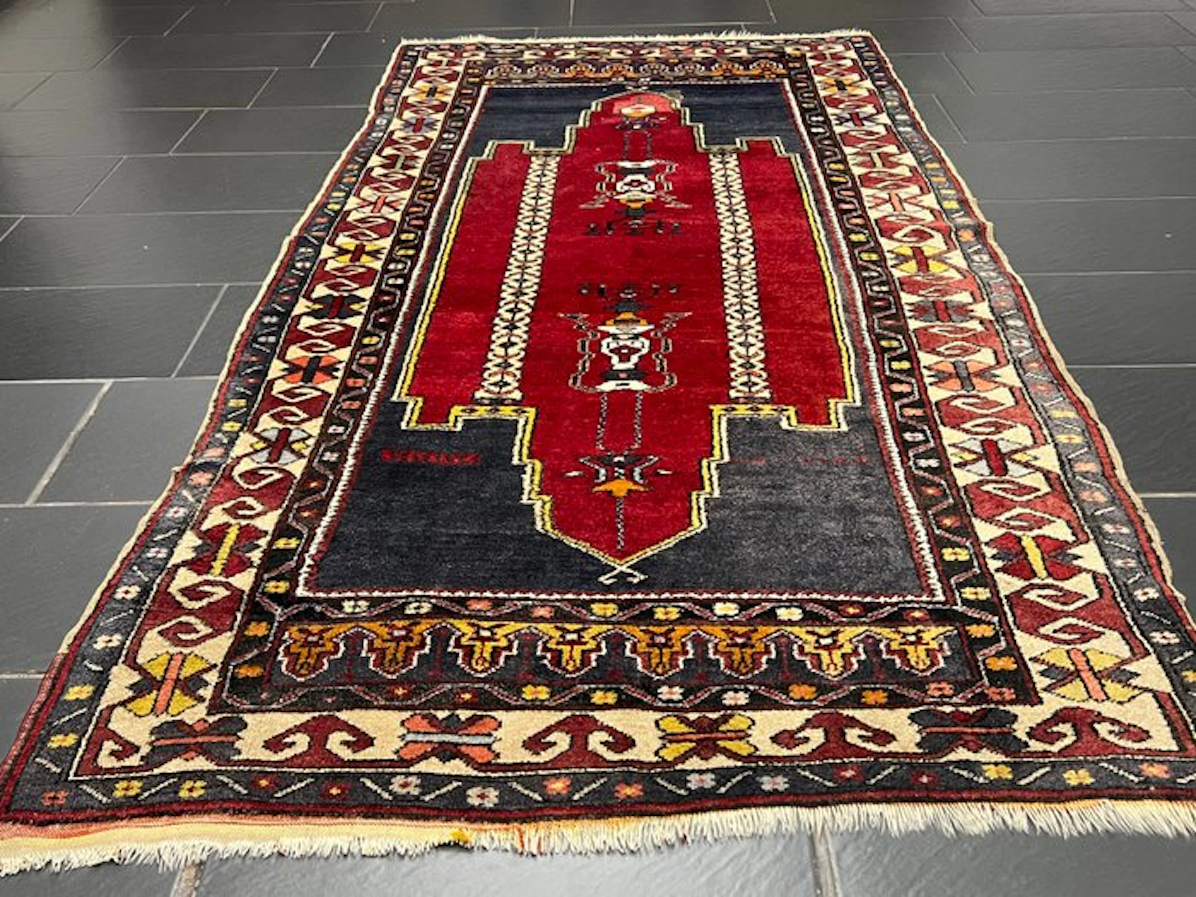 Yahyahli - Rug - 250 cm - 140 cm