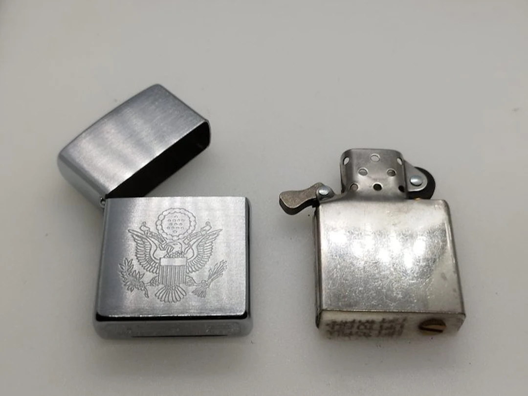 Zippo - Zippo clásico con acabado de cromo cepillado y el...