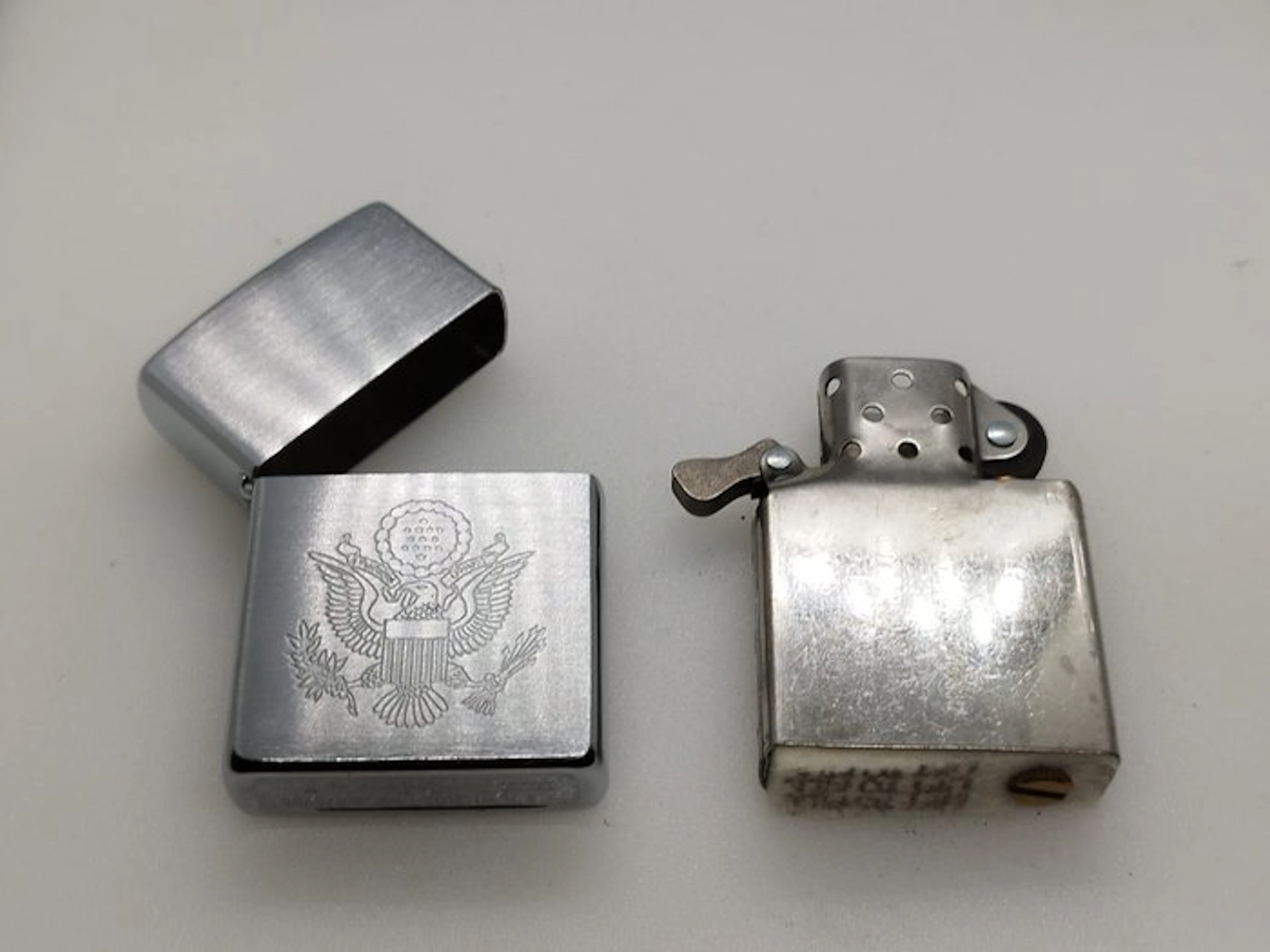 Zippo - Zippo clásico con acabado de cromo cepillado y el...