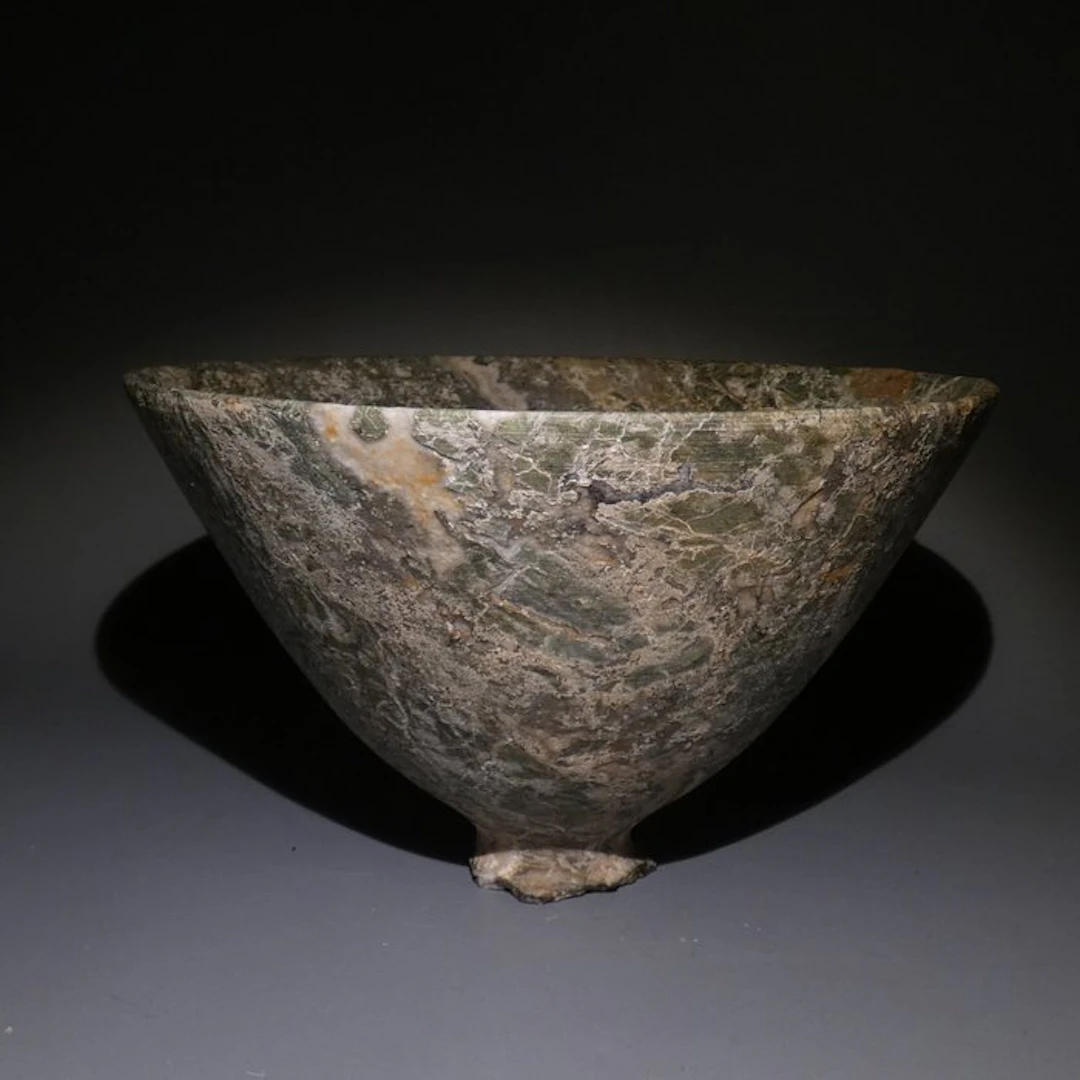 Mesopotamian Alabaster Vessel Cup. 15,5 cm D. 2000 BC