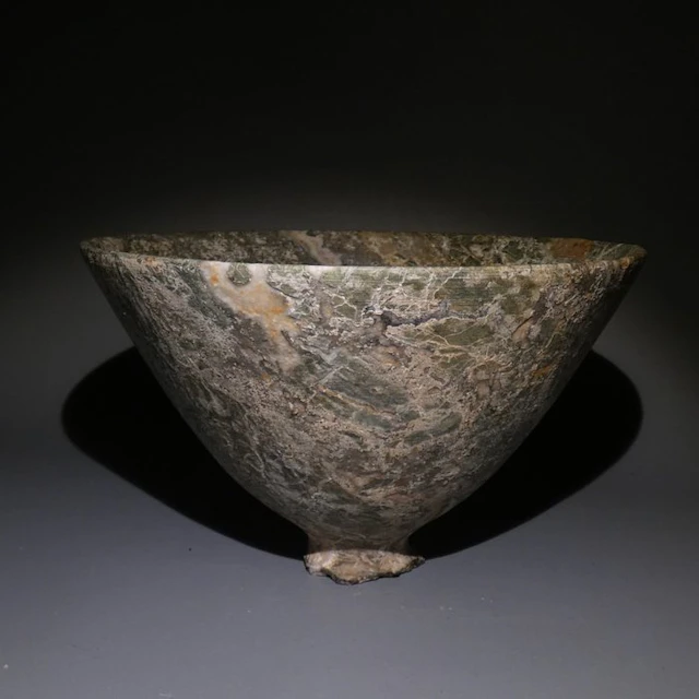 Mesopotamian Alabaster Vessel Cup. 15,5 cm D. 2000 BC