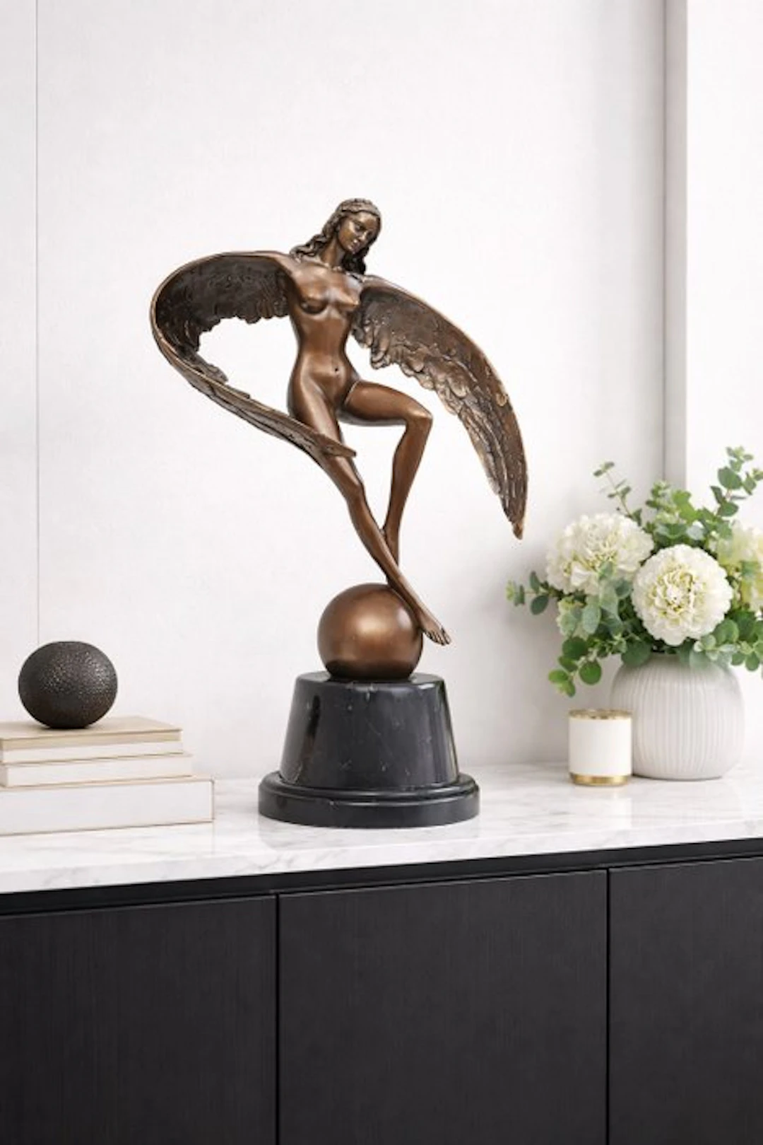Sculpture, Bronzen Engel op Wereldbol - 35 cm - Bronze