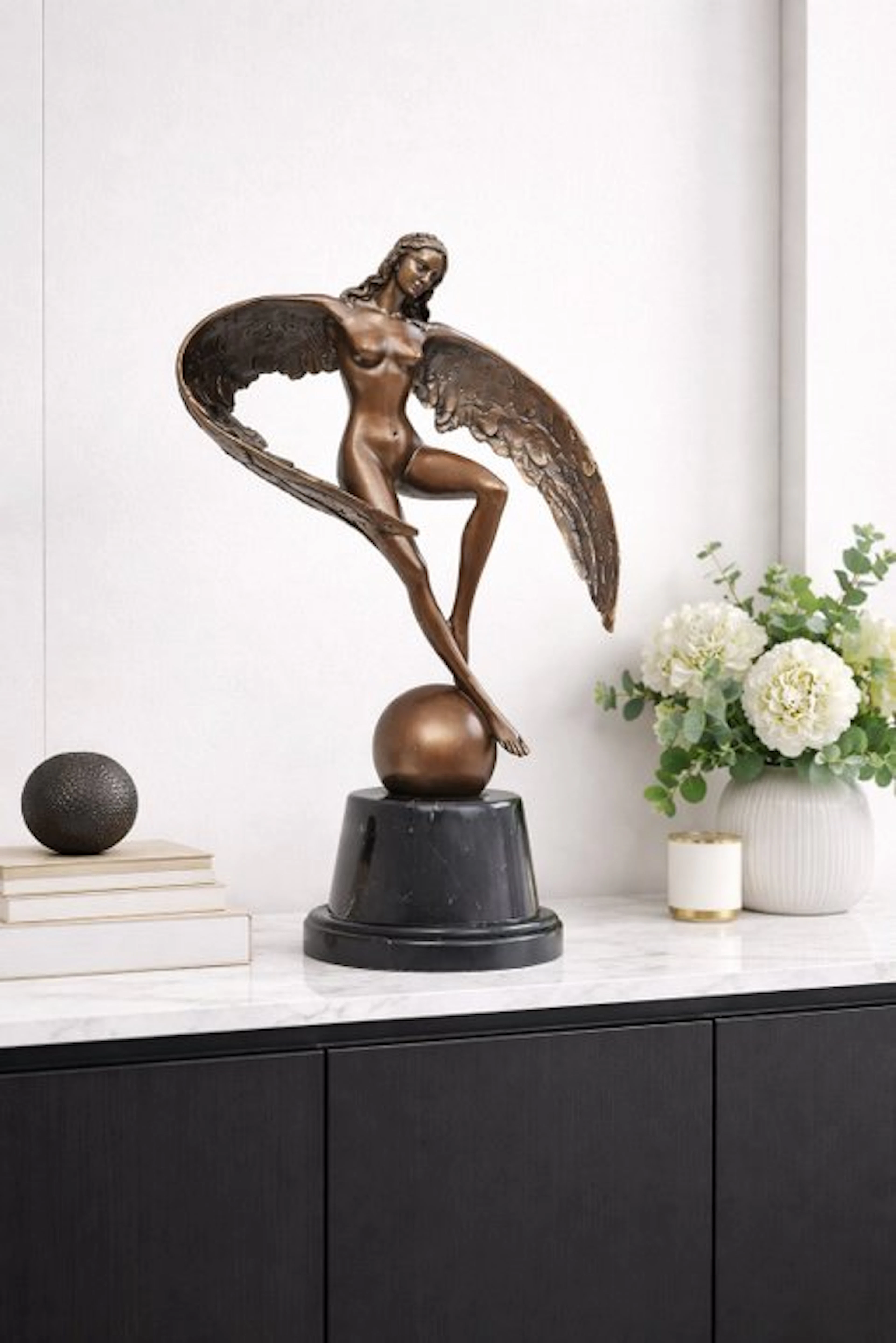 Sculpture, Bronzen Engel op Wereldbol - 35 cm - Bronze