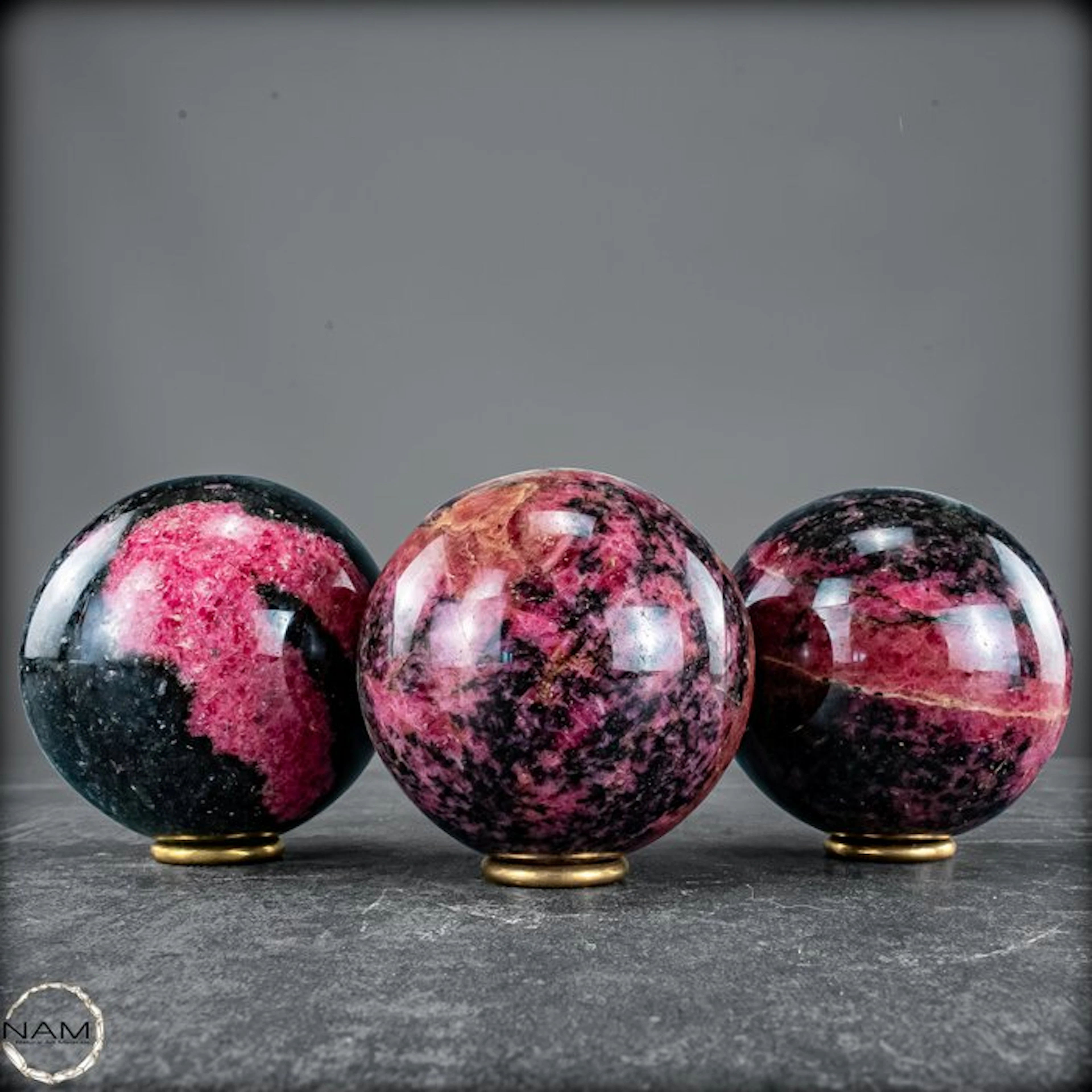 Beautiful Rhodonite sphere set – Powerful elegance in...