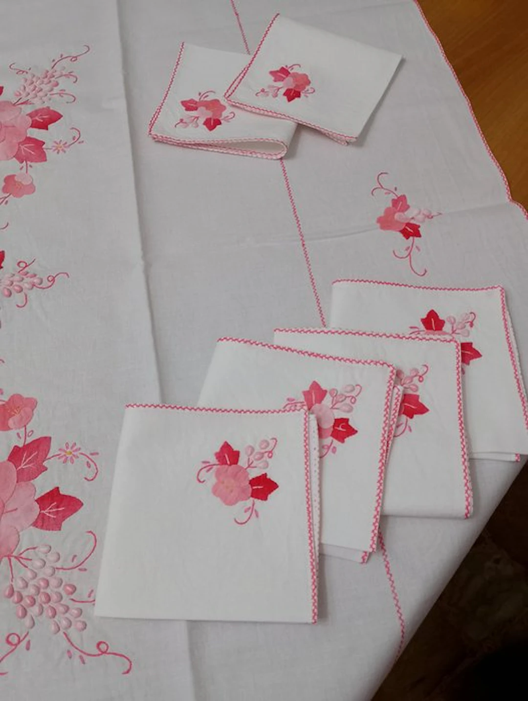 Tablecloth - 125 cm - 125 cm - Tablecloth with six...