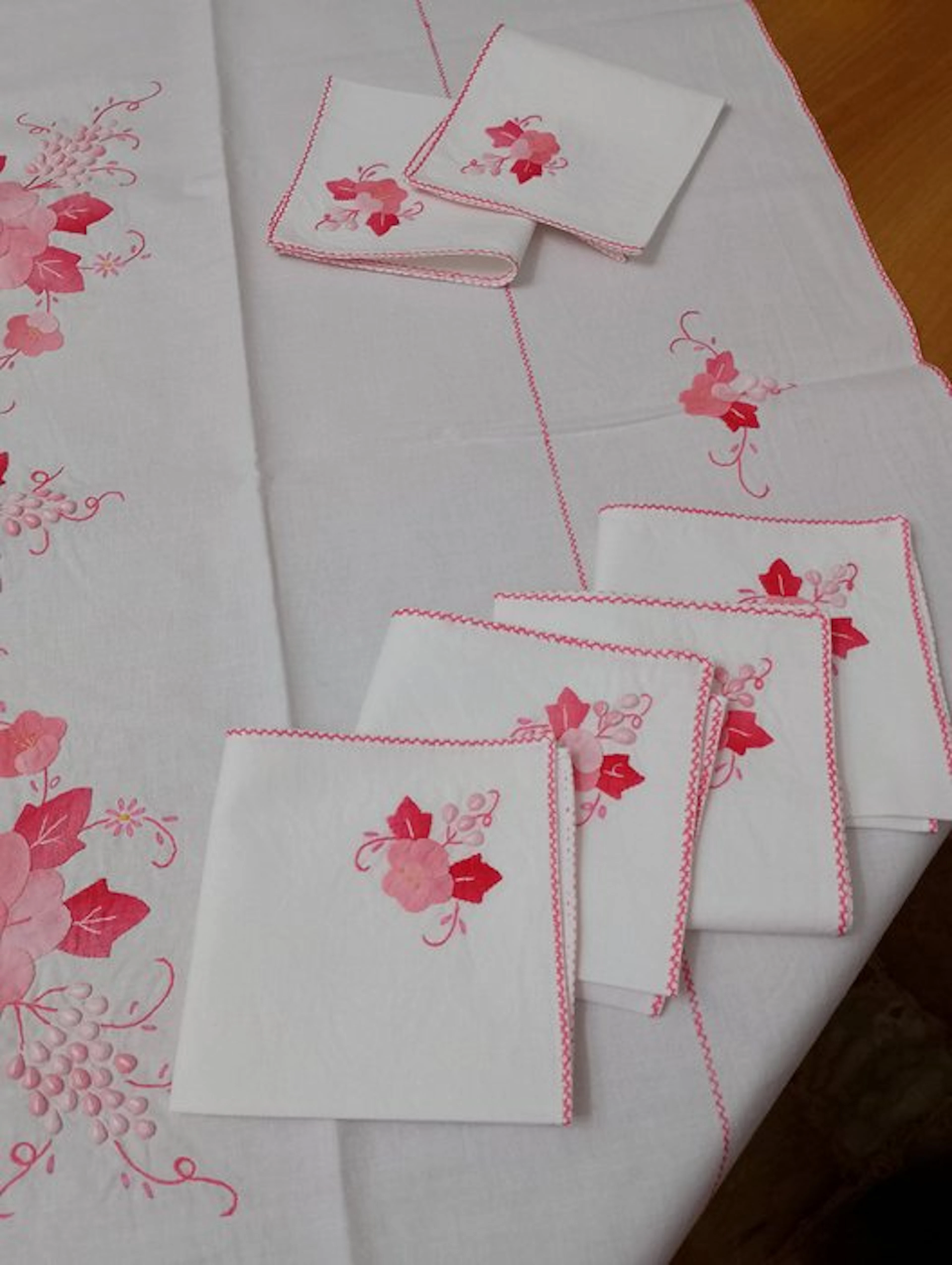 Tablecloth - 125 cm - 125 cm - Tablecloth with six...