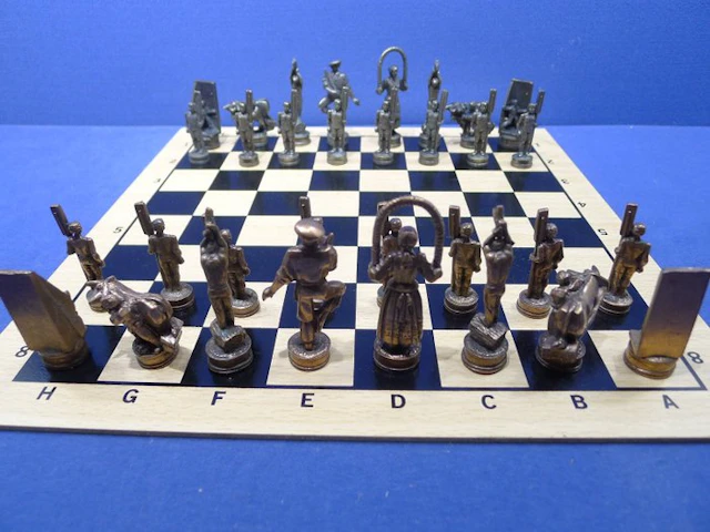 Jeu d'échecs theme BASQUE en cuivre et étain king 62 mm...