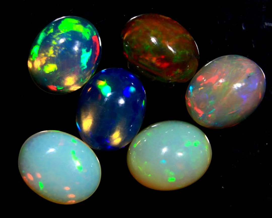 10.50 ct Natural Ethiopian Opals Cabochon - Height: 10 mm - Width: 8 mm- 2.1 g