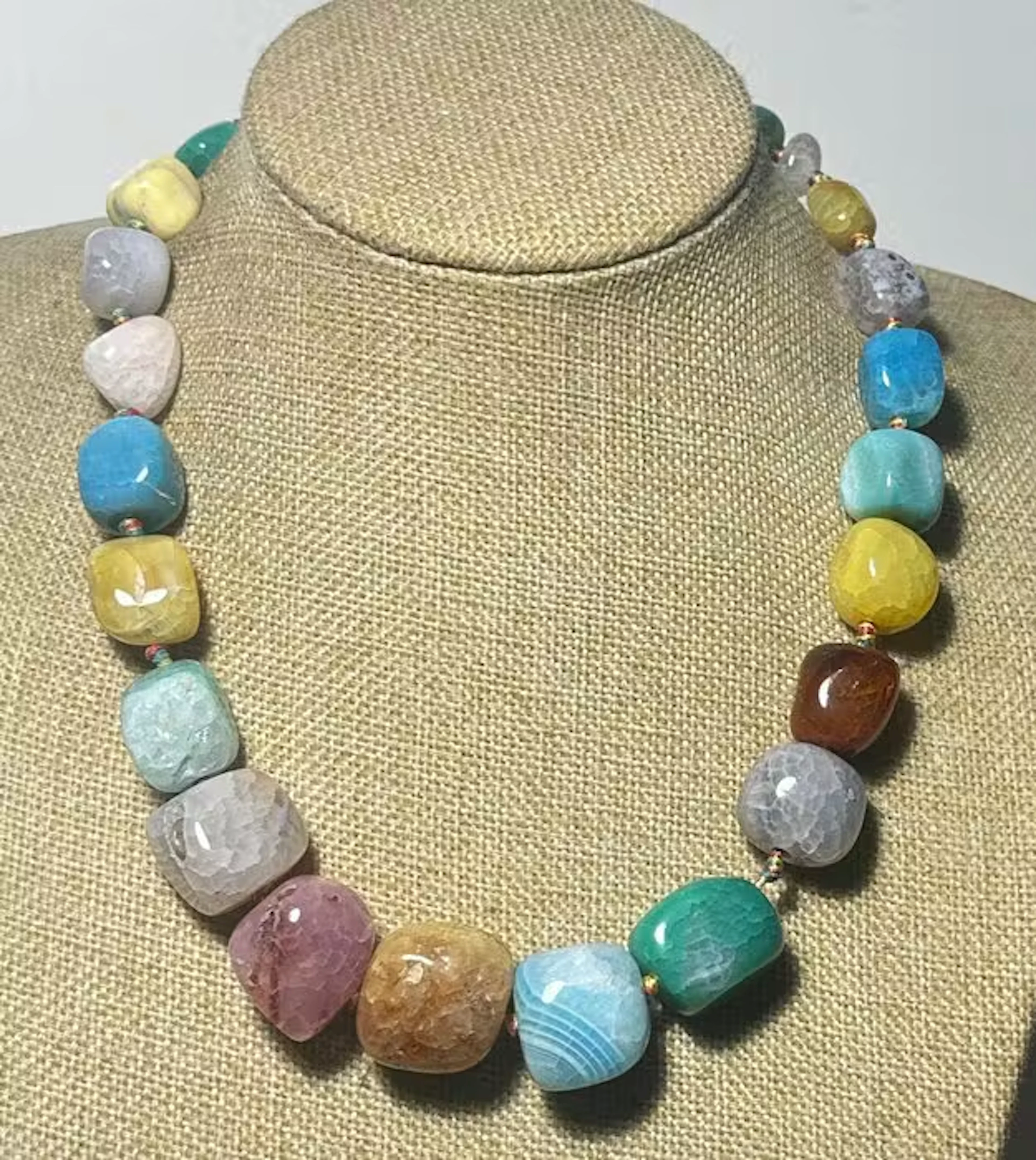 Set of multicolor agate and natural Brazilian stones /985...