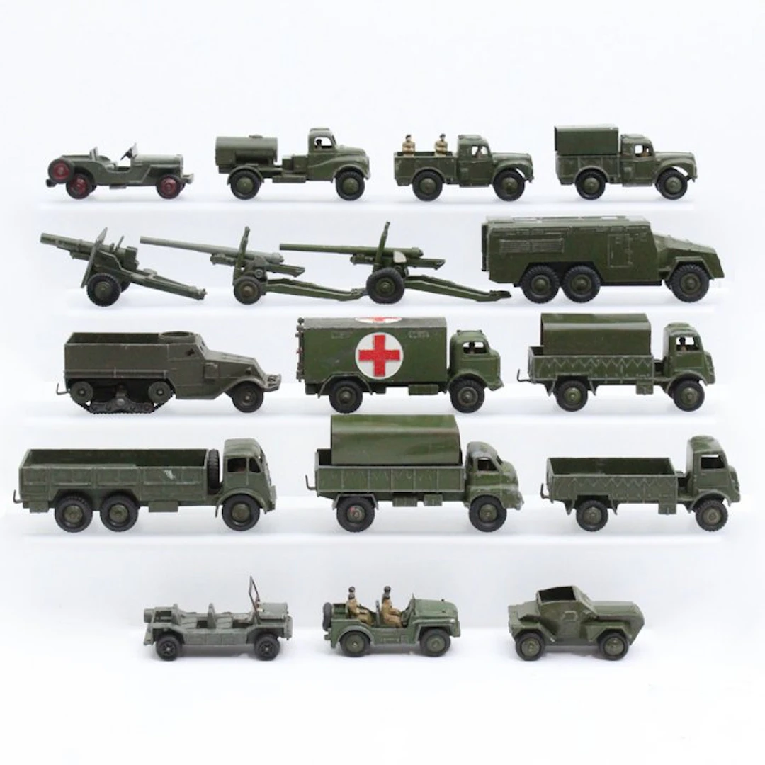 Dinky Toys 1:43 - Model car (17) - Military Ambulance 626...
