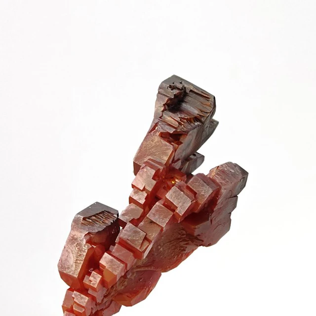 ESTHETIC Blood-red vanadinite crystal