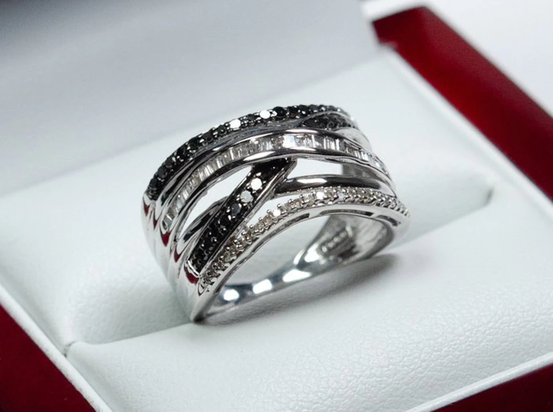 No reserve price - Ring - 925 silver - 1.25 ct black and white diamonds