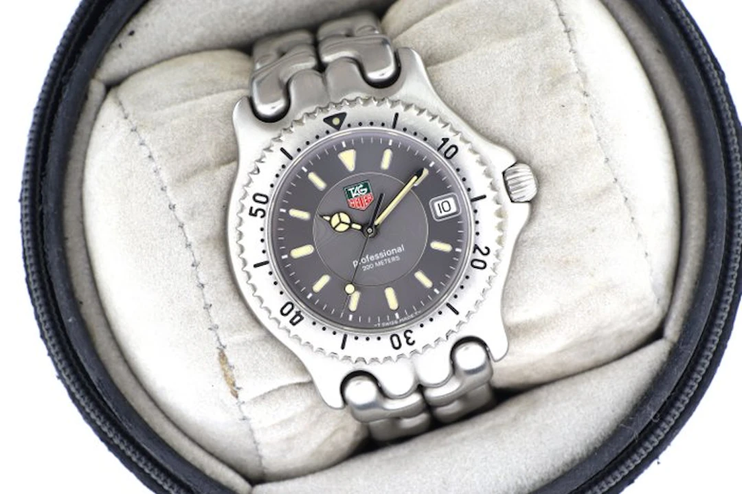 TAG Heuer - S/el (Sports Elegance) Professional 200...