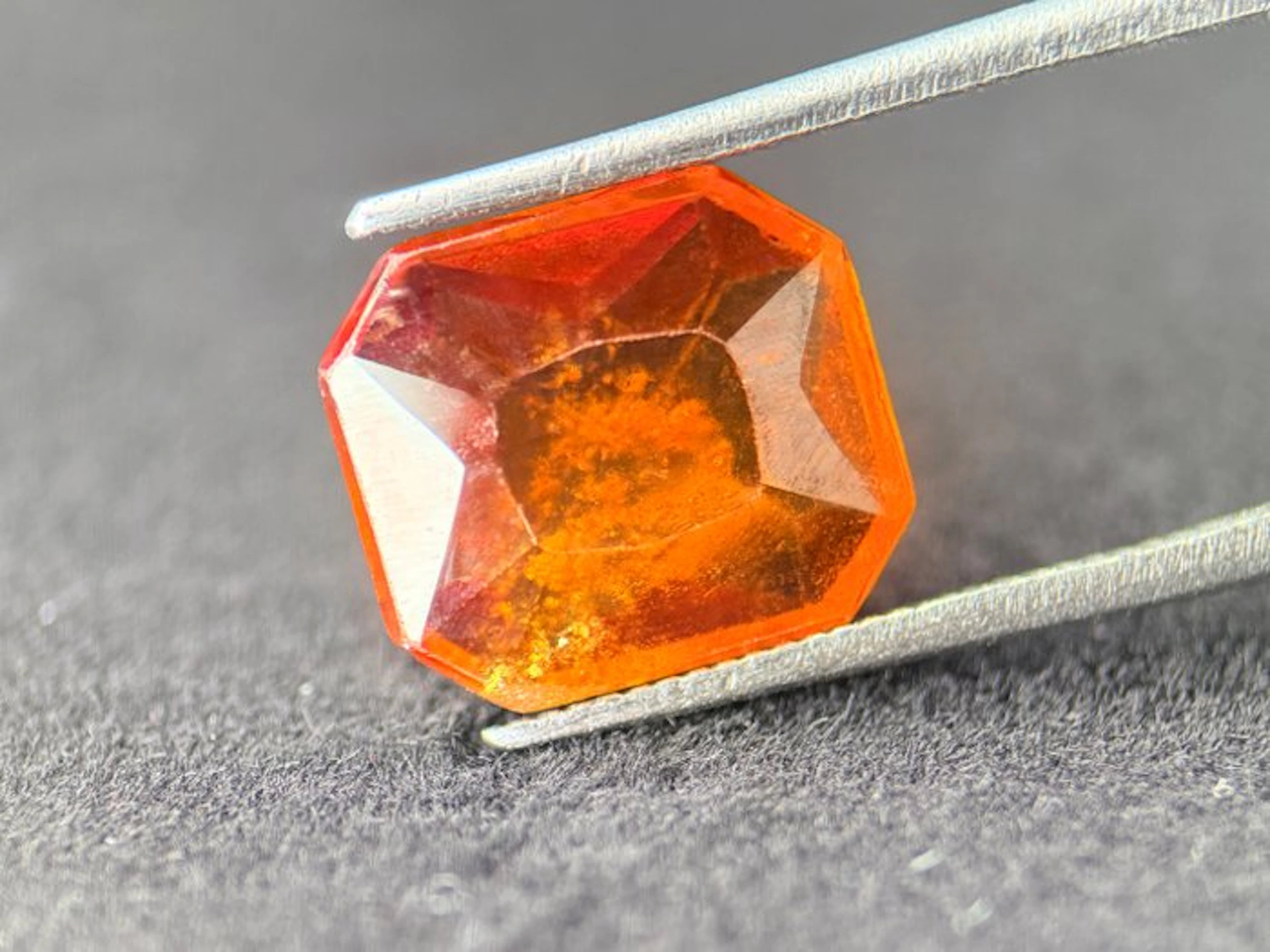 No reserve price Orange Garnet - 5.32 ct - Gem Report...