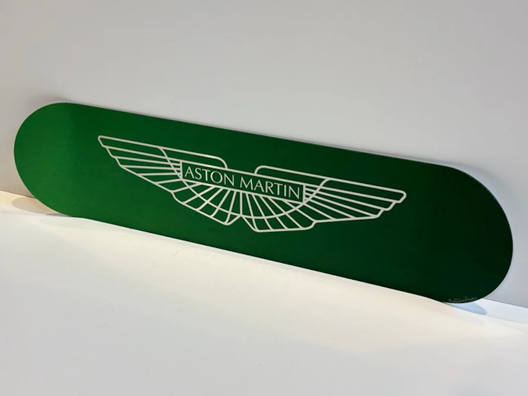 Beever Deco Art - Aston Martin goes skating!
