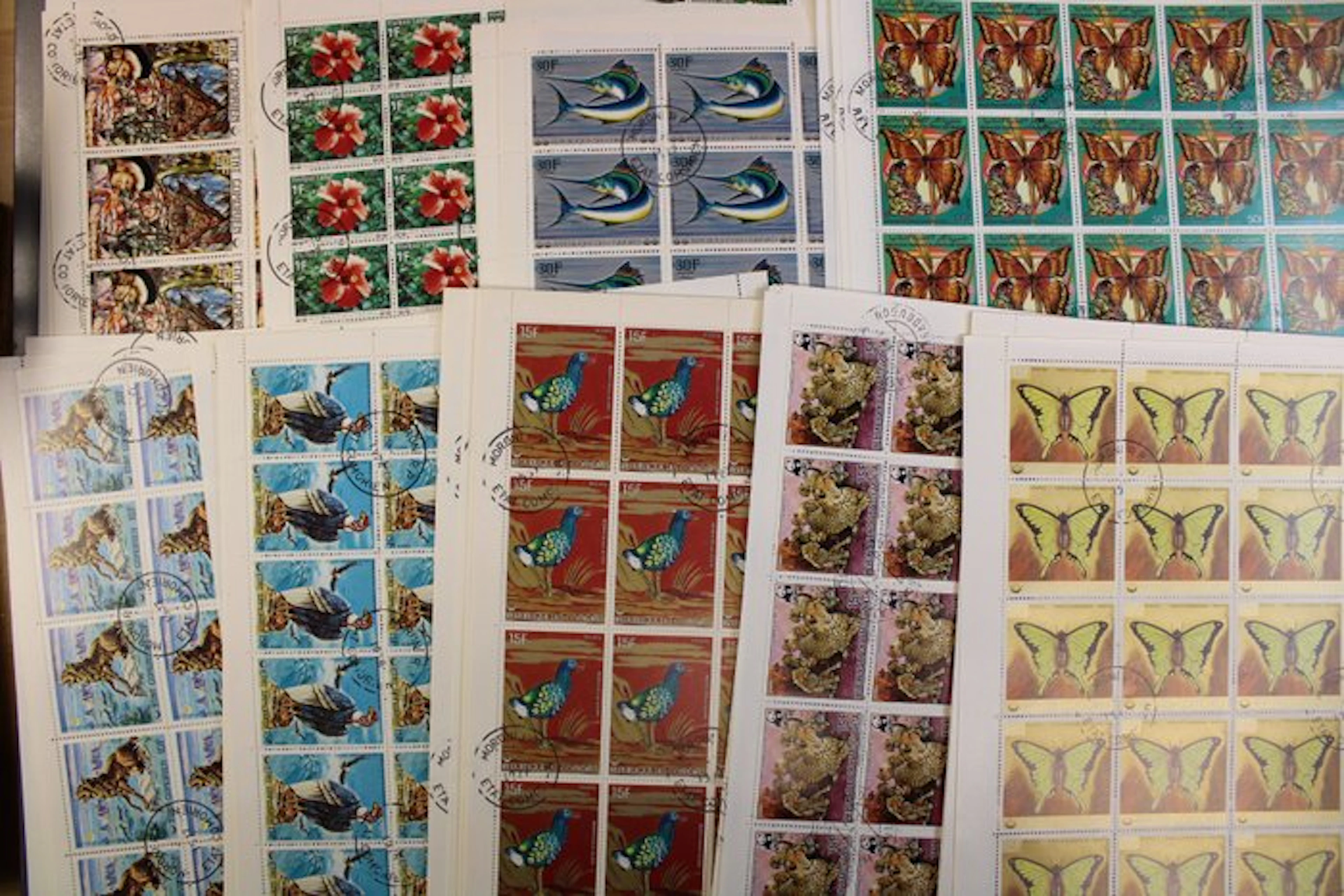 Comoros - Collection of over 390 different blocks and...