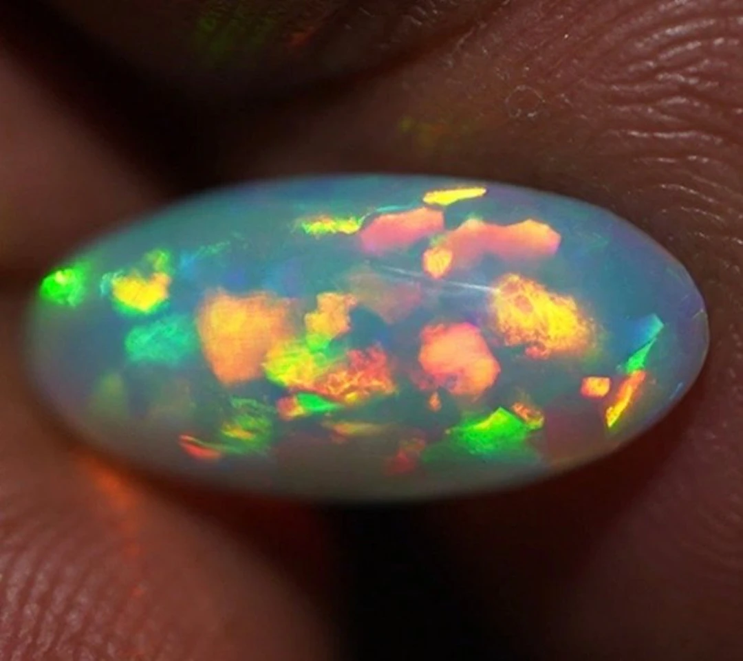 Opal Cabochon - Height: 16 mm - Width: 7.5 mm- 0.44 g - (1)