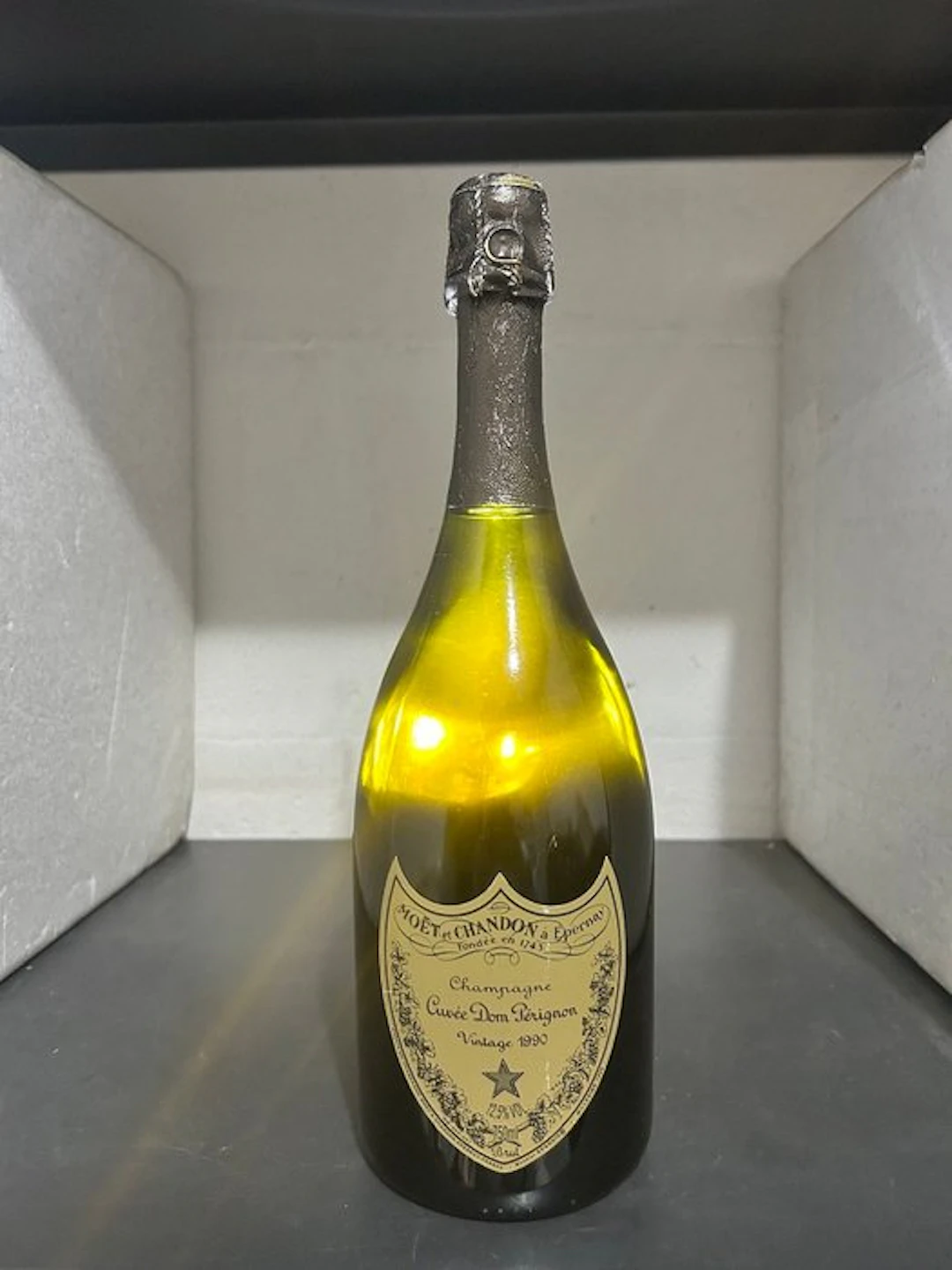 1990 Moët & Chandon, Cuvée Dom Pérignon - Champagne Brut - 1 Bottle (0.75L)