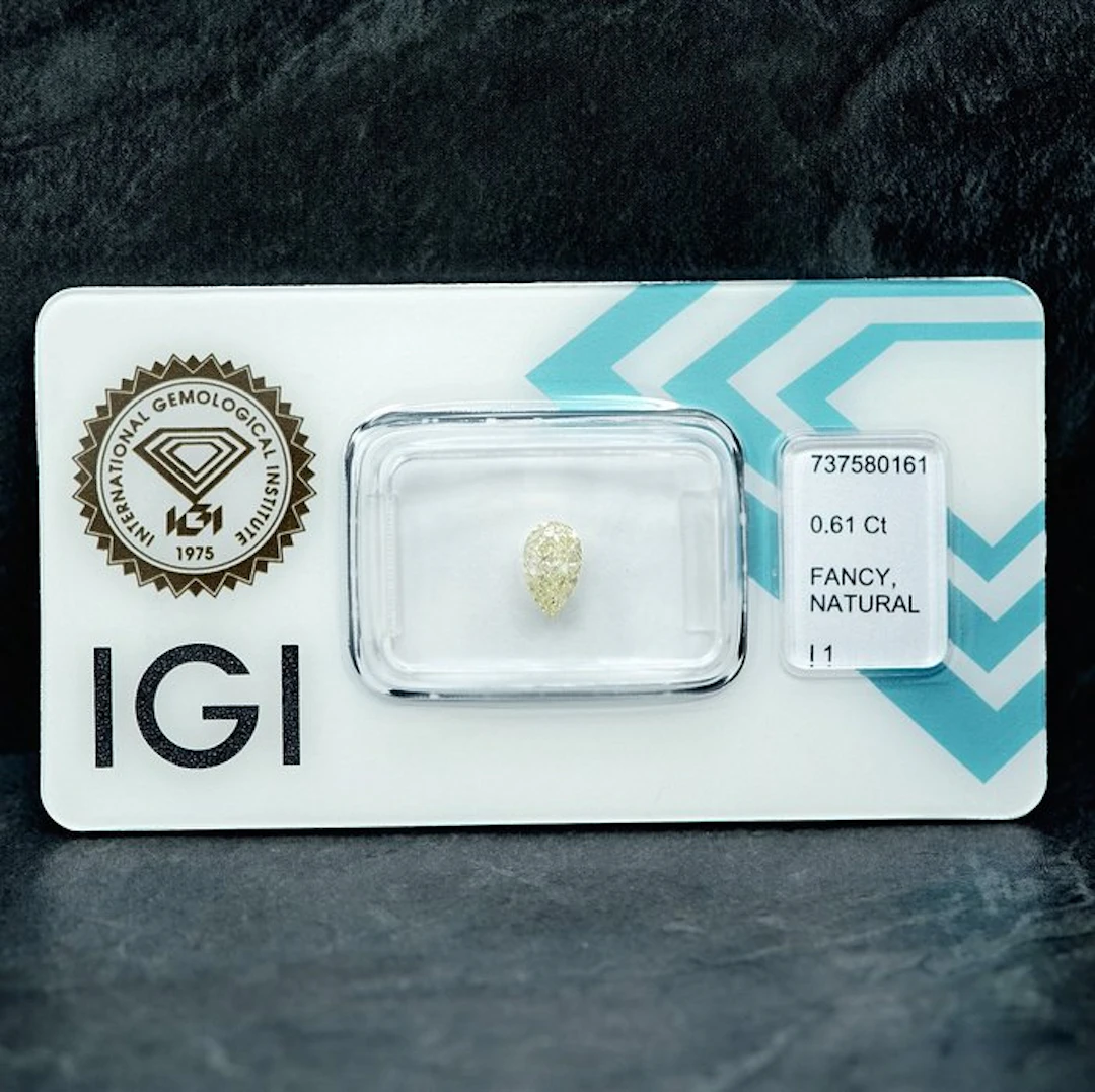 No reserve price - 1 pcs Diamond (Natural coloured)...