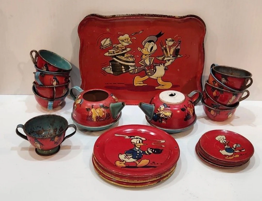 The Ohio Art Company - Walt Disney Productions - Table...