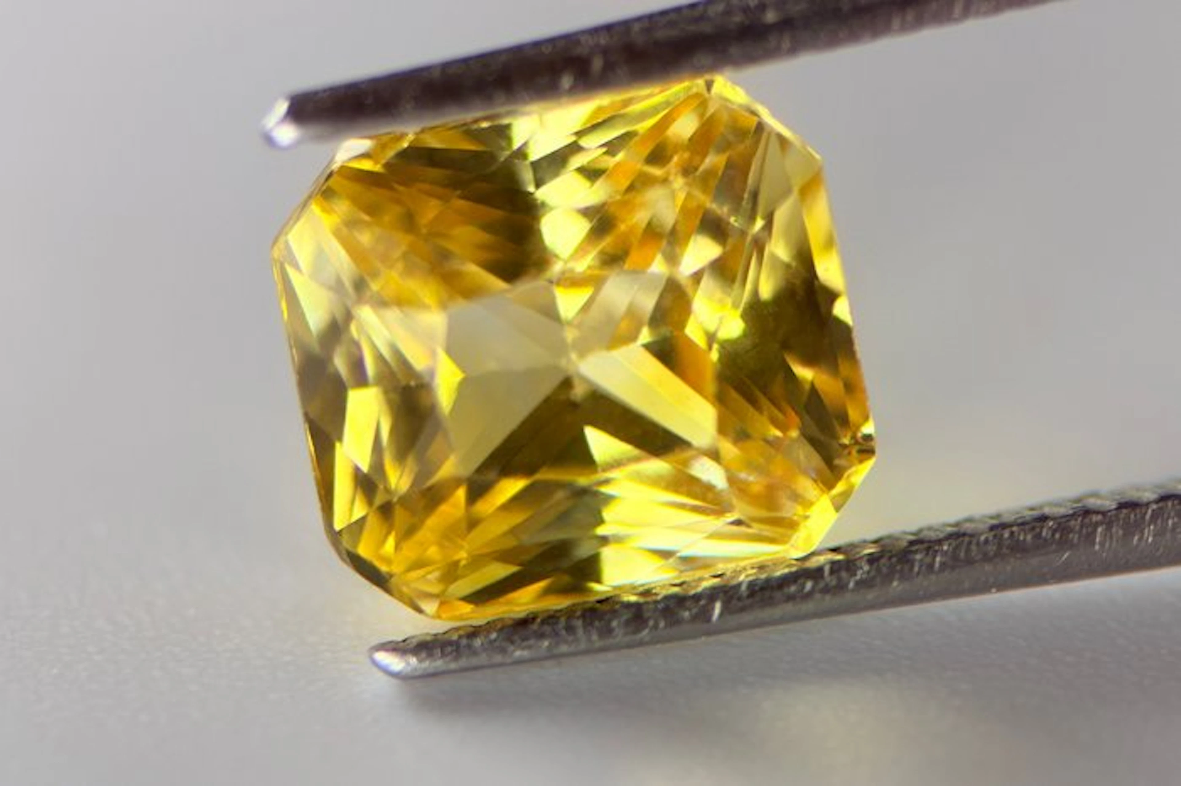 Yellow Sapphire - 3.05 ct - Gem research Swiss Lab (GRS) - Ceylon, Sri Lanka