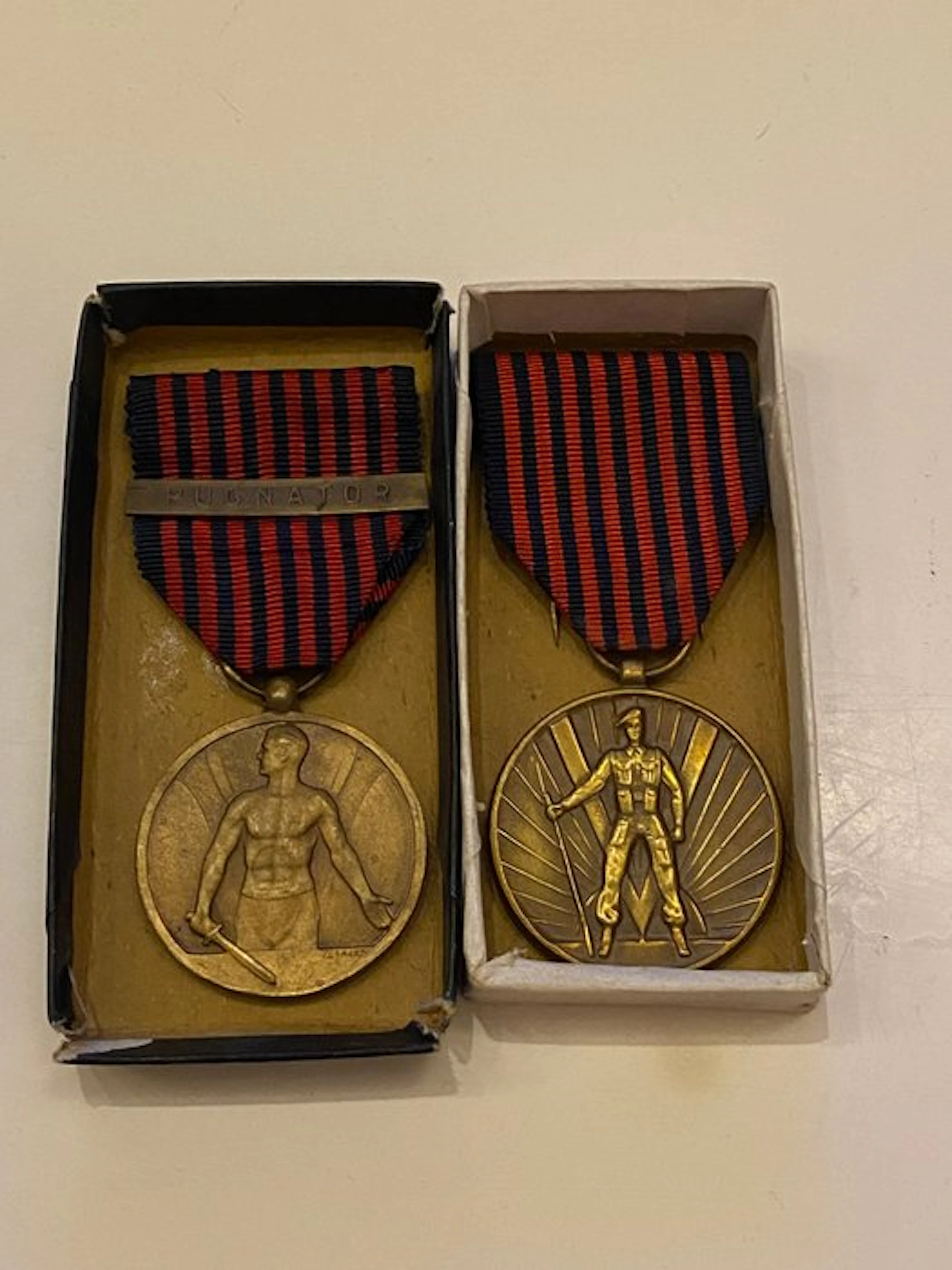Belgium - Military medal - 2 x Belgian War Volunteer...
