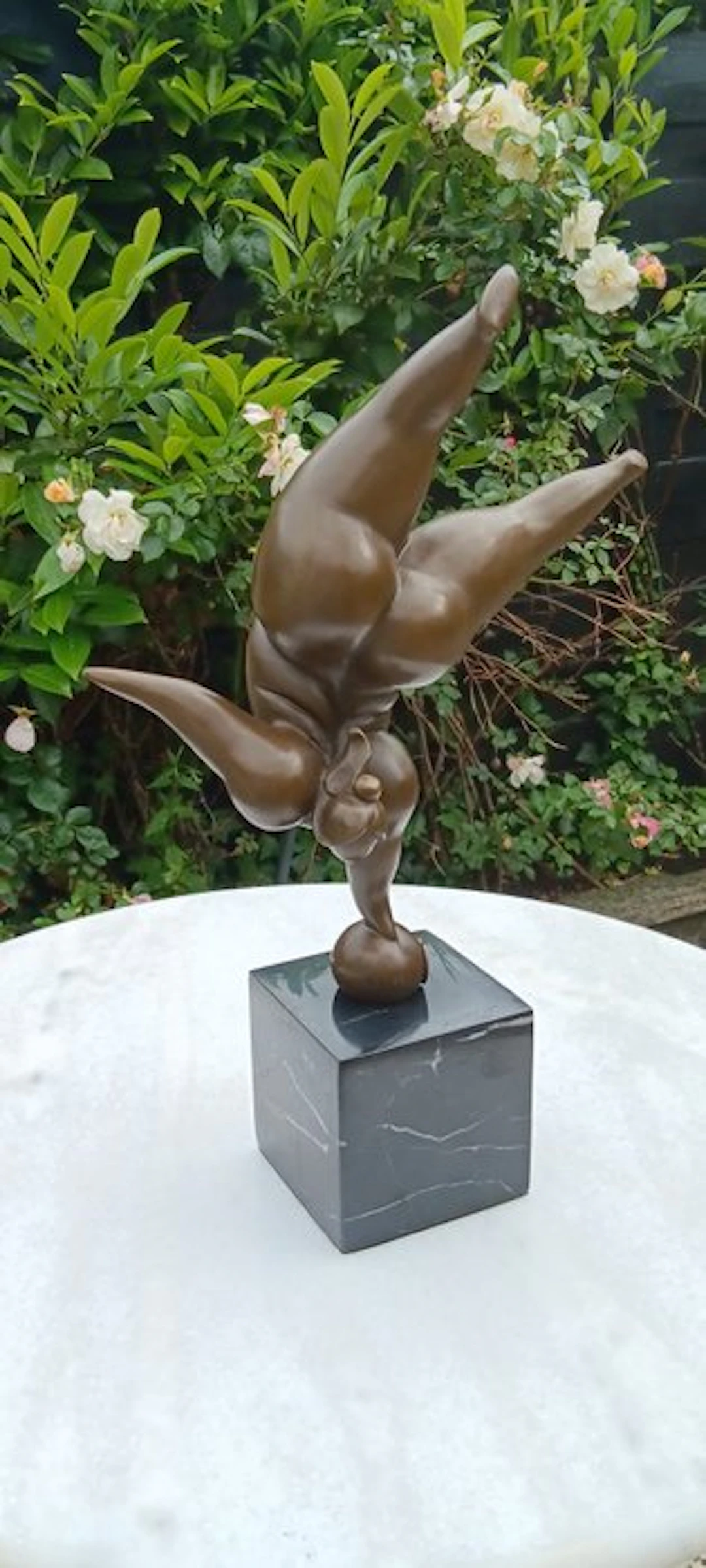 Sculpture, Brons dikke dame - handstand. - 34 cm - Bronze