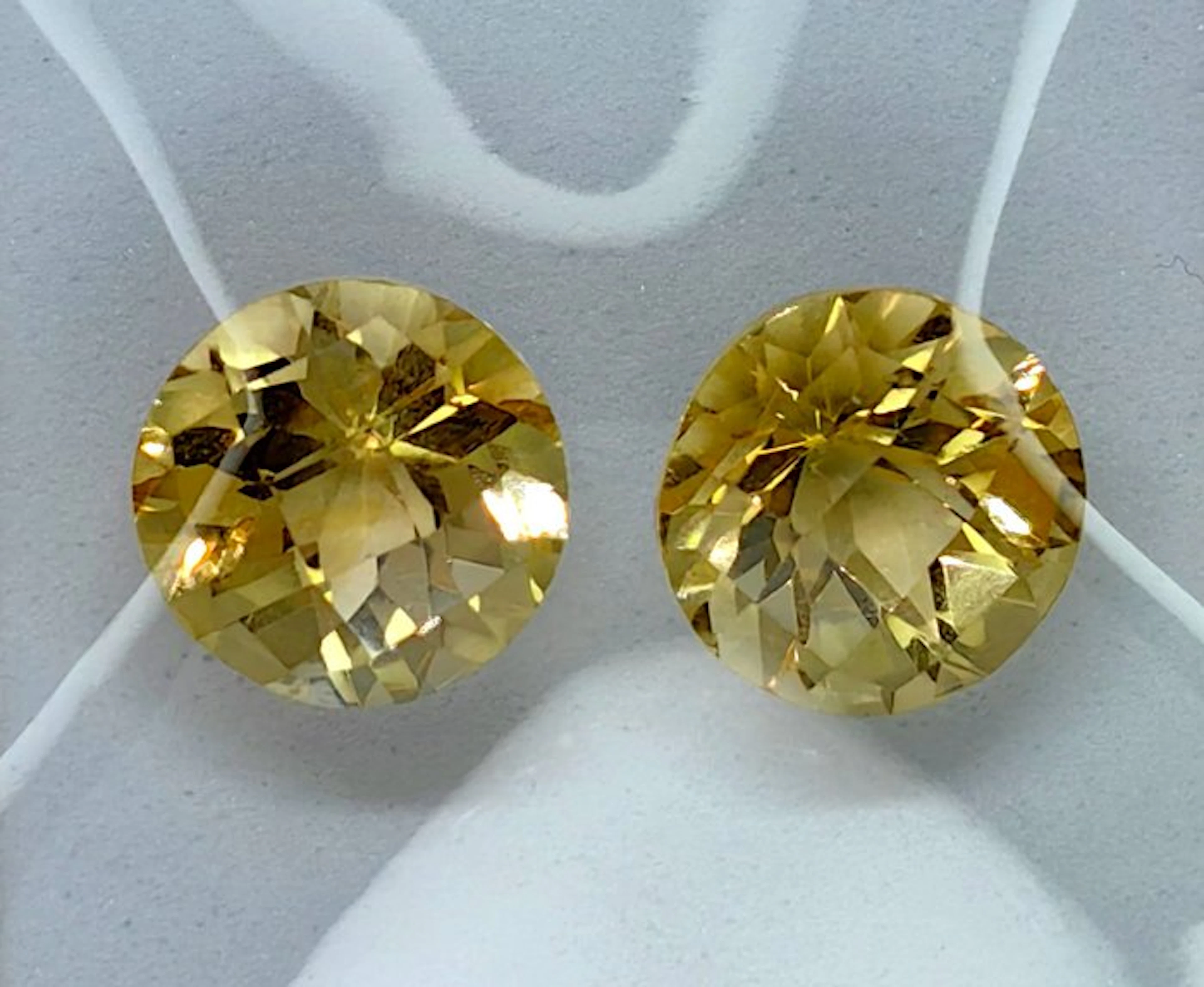 No reserve price - 2 pcs Orange
