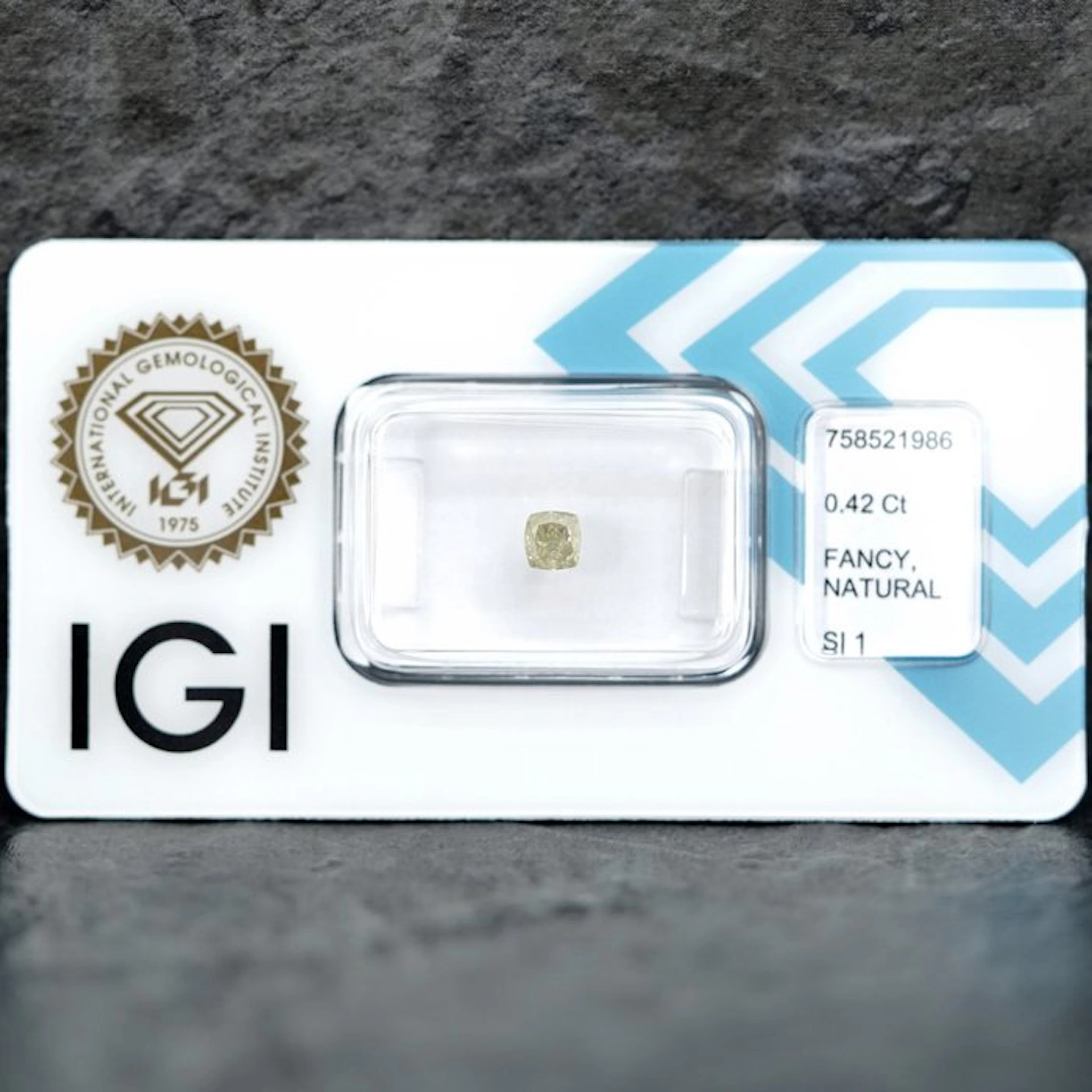 1 pcs Diamond (Natural coloured) - 0.42 ct - Cushion...