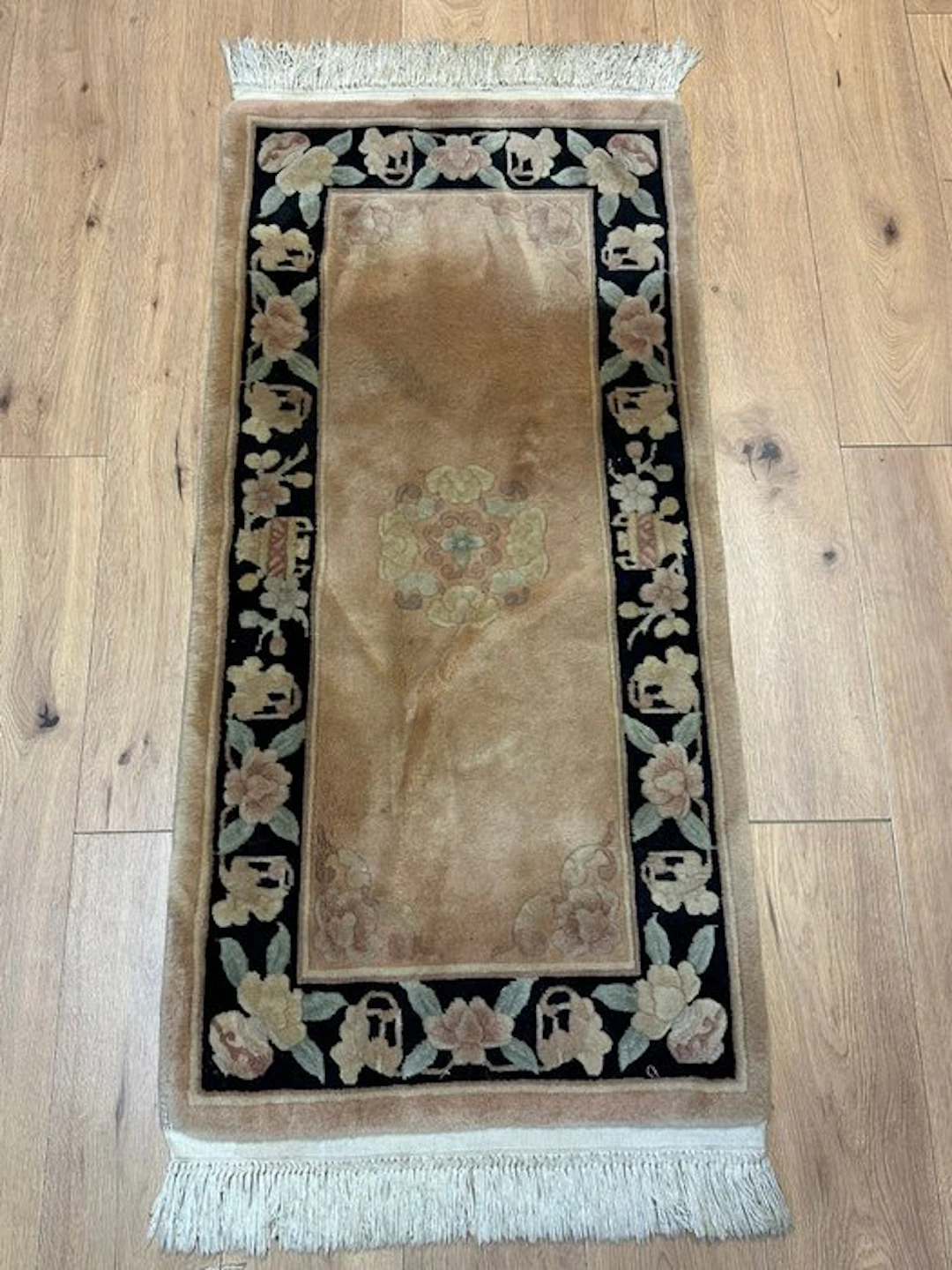 Classic elegance: hand-knotted Oriental rug in the China-Aubusson style